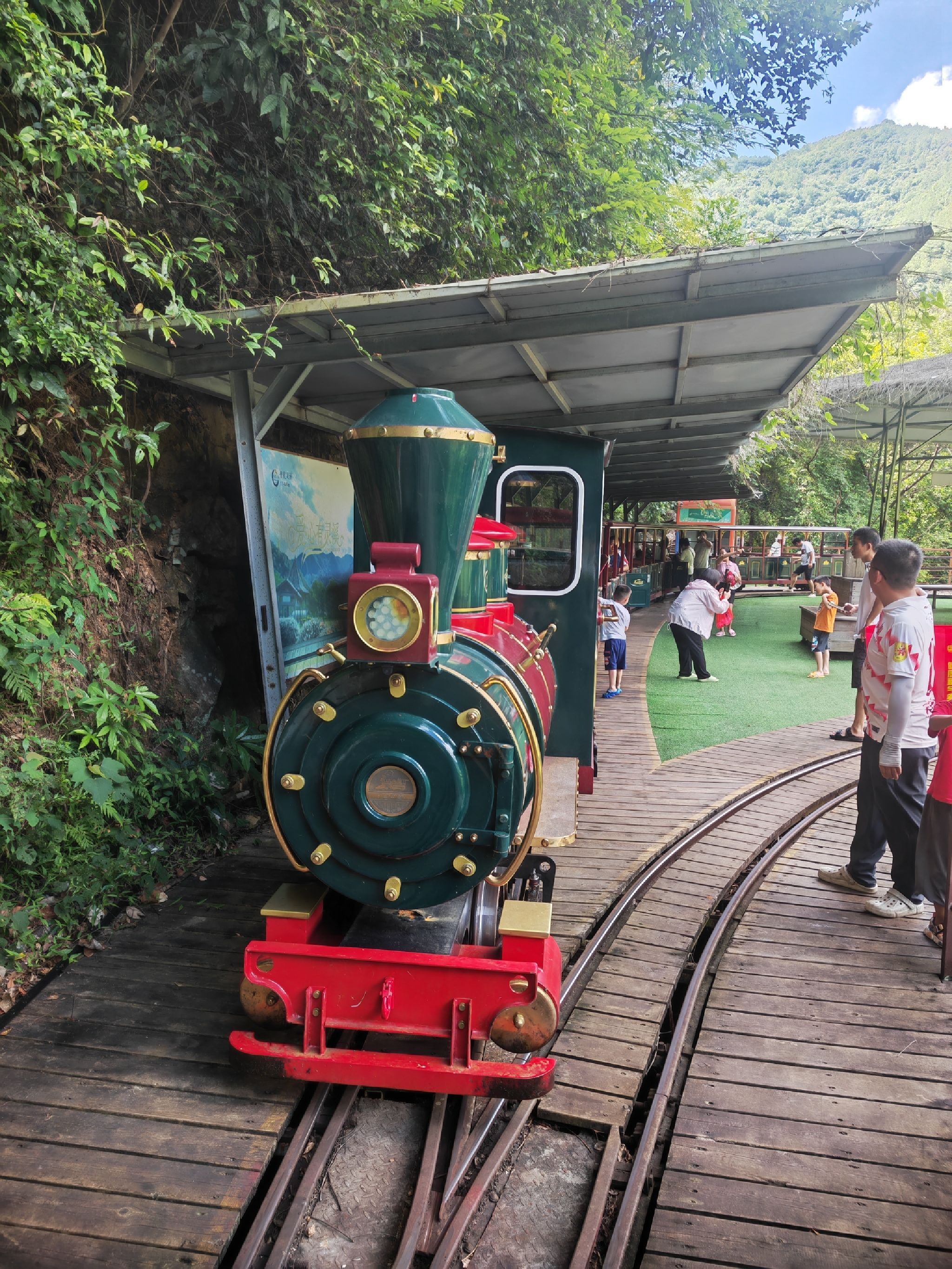 丹霞灵溪森林度假景区旅行图片