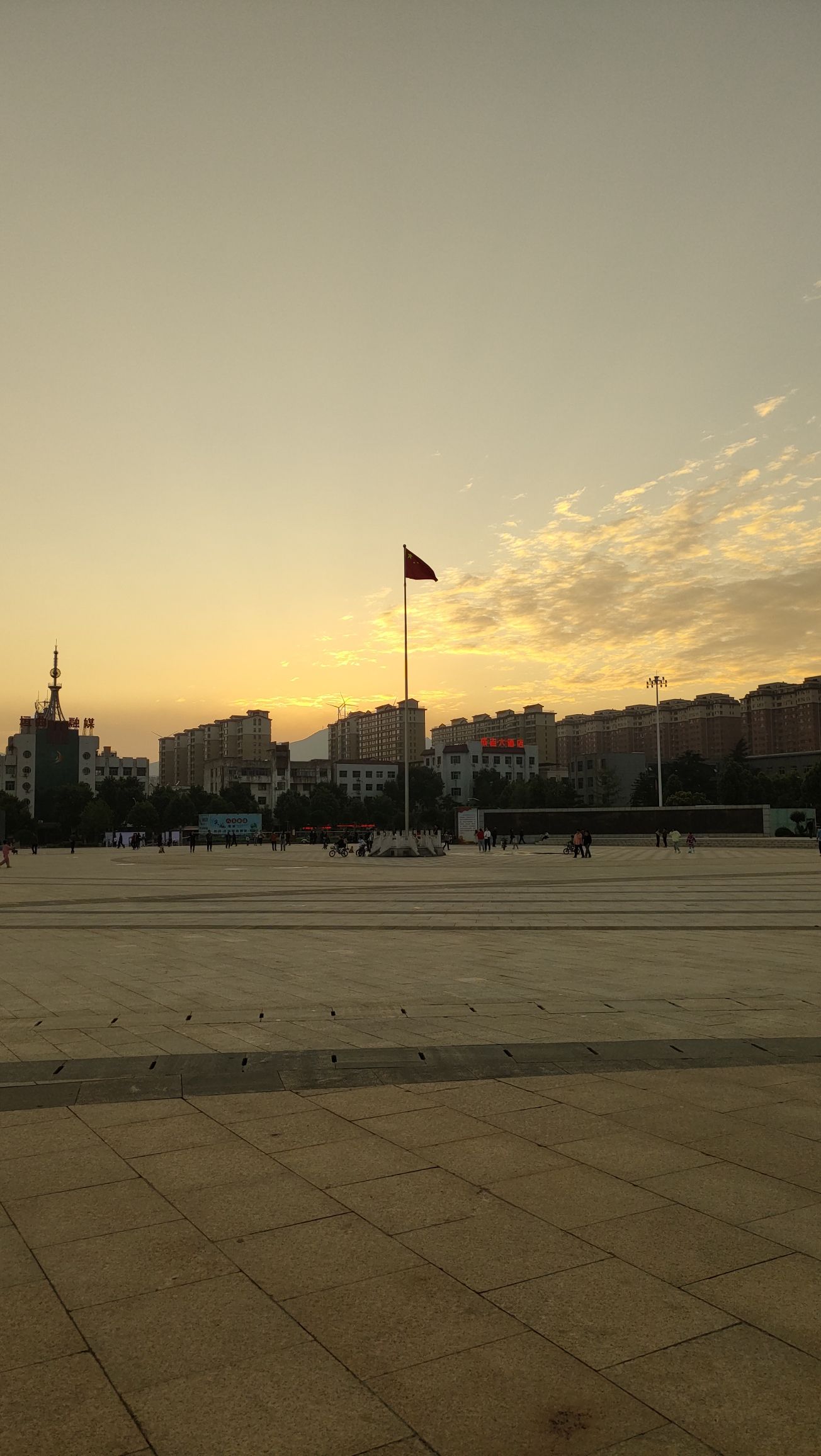 垣曲中心广场旅行图片