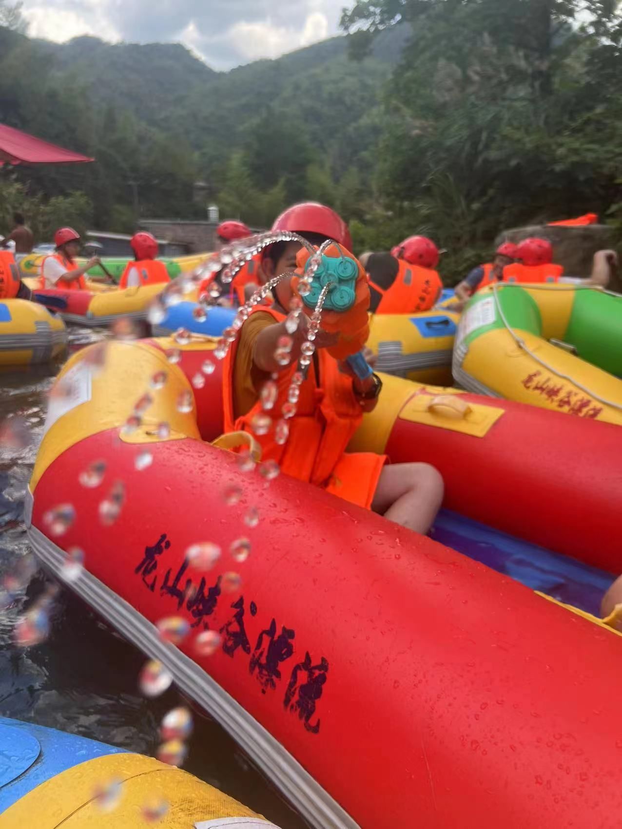 邵阳龙山峡谷漂流