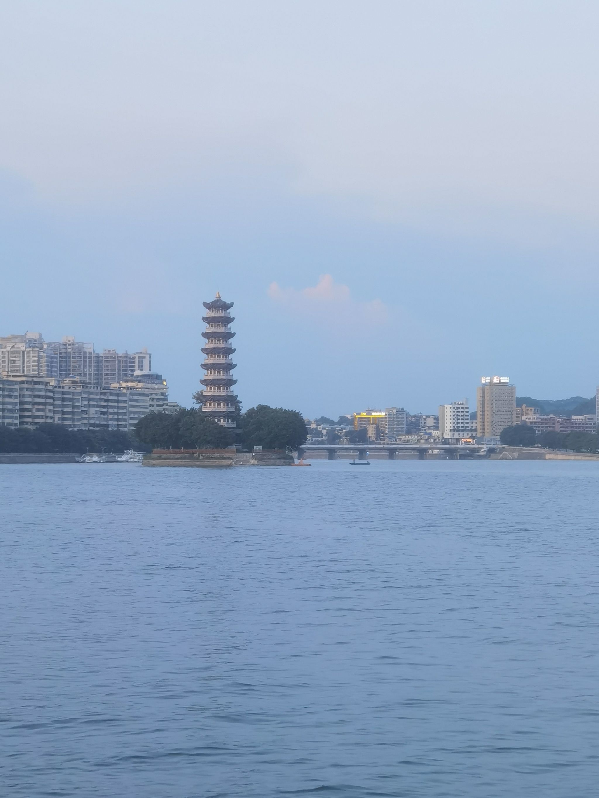 通天塔旅行图片