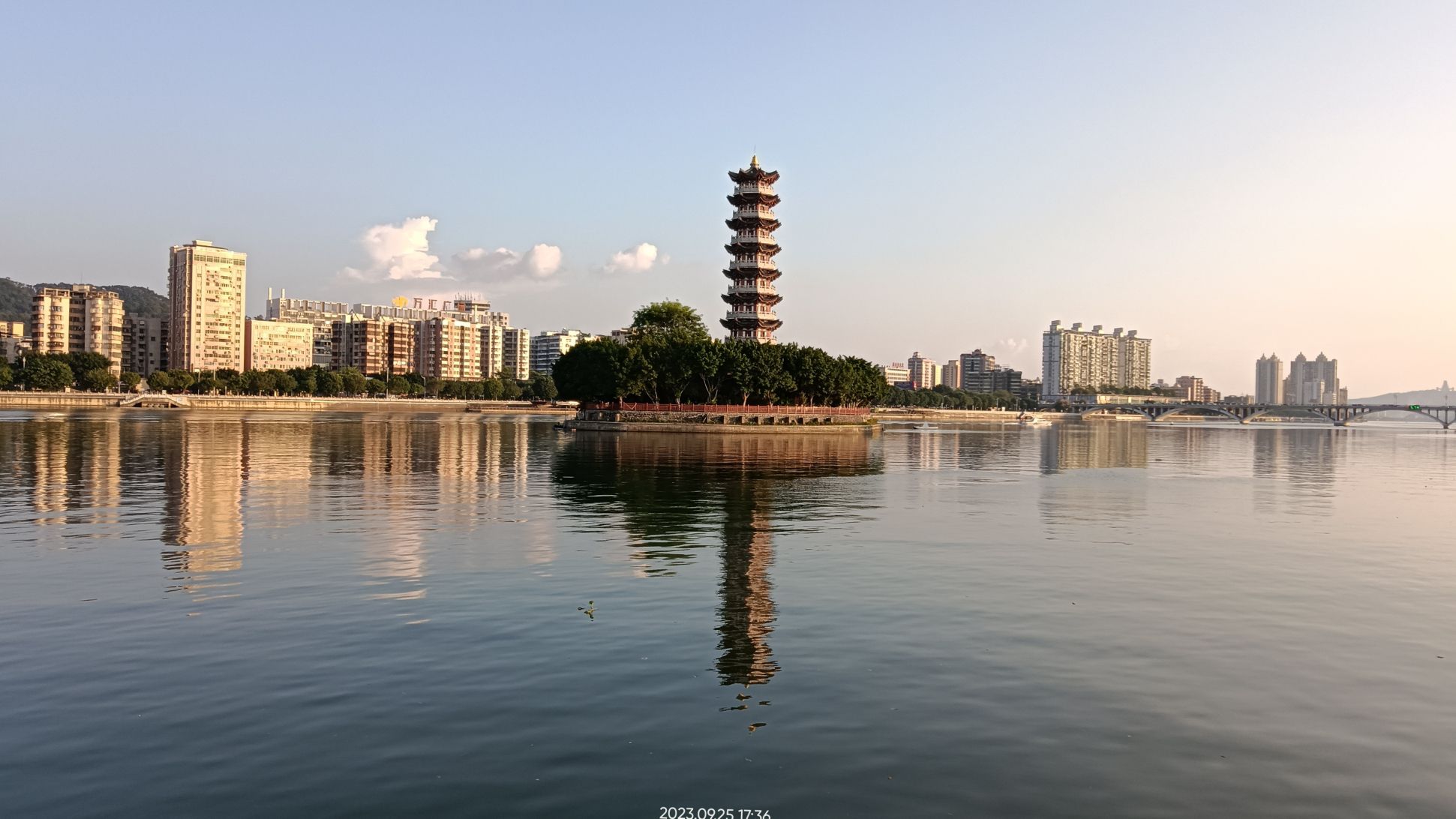 通天塔旅行图片
