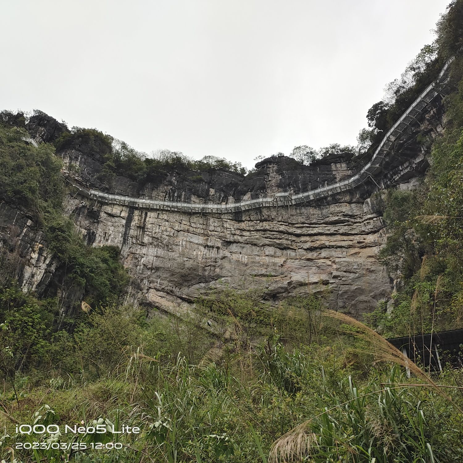 龙烈玻璃栈道景区