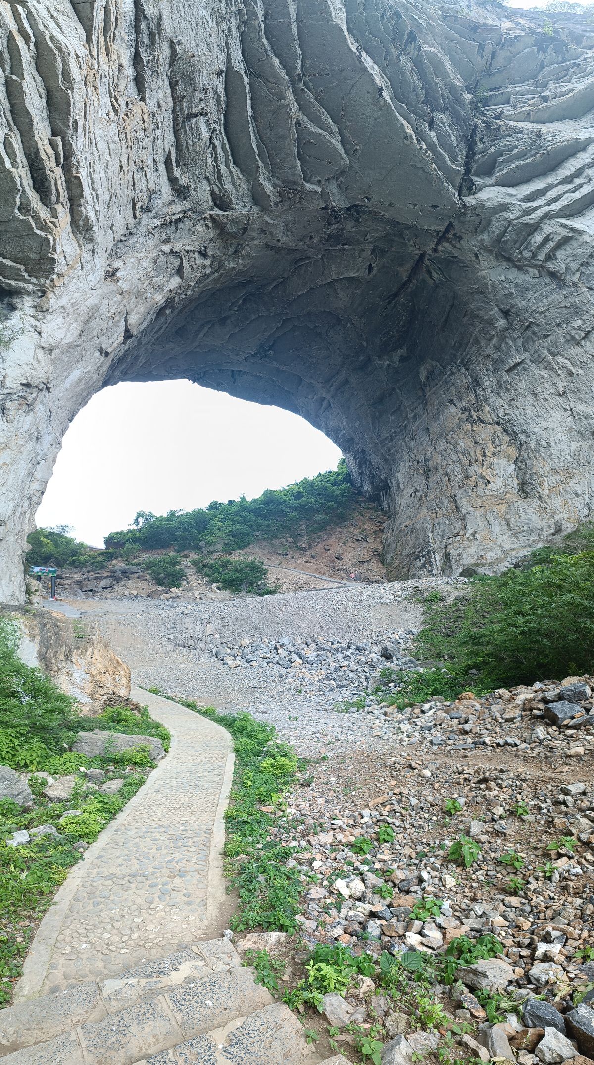 月岩岭