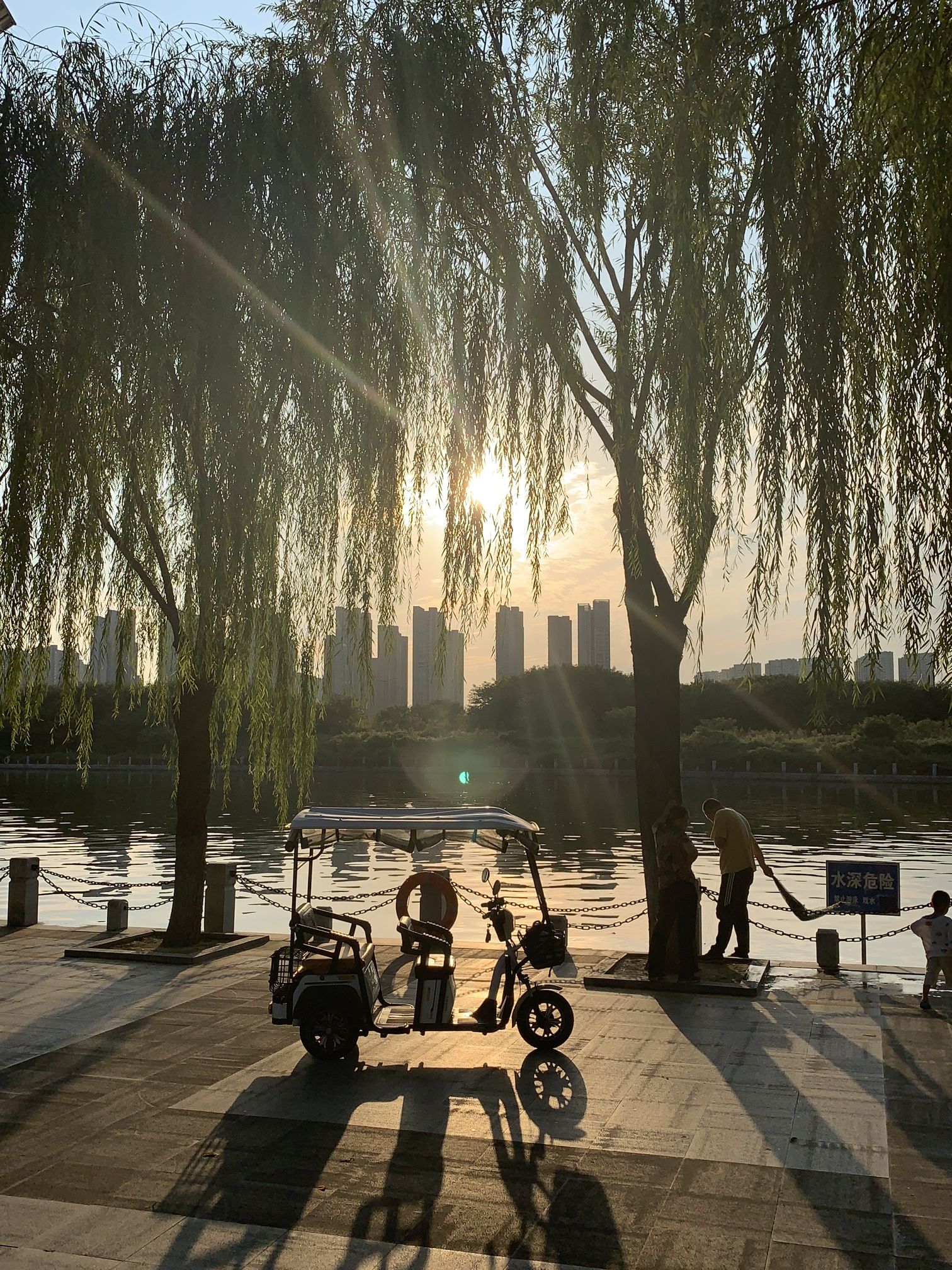 须水河滨河公园