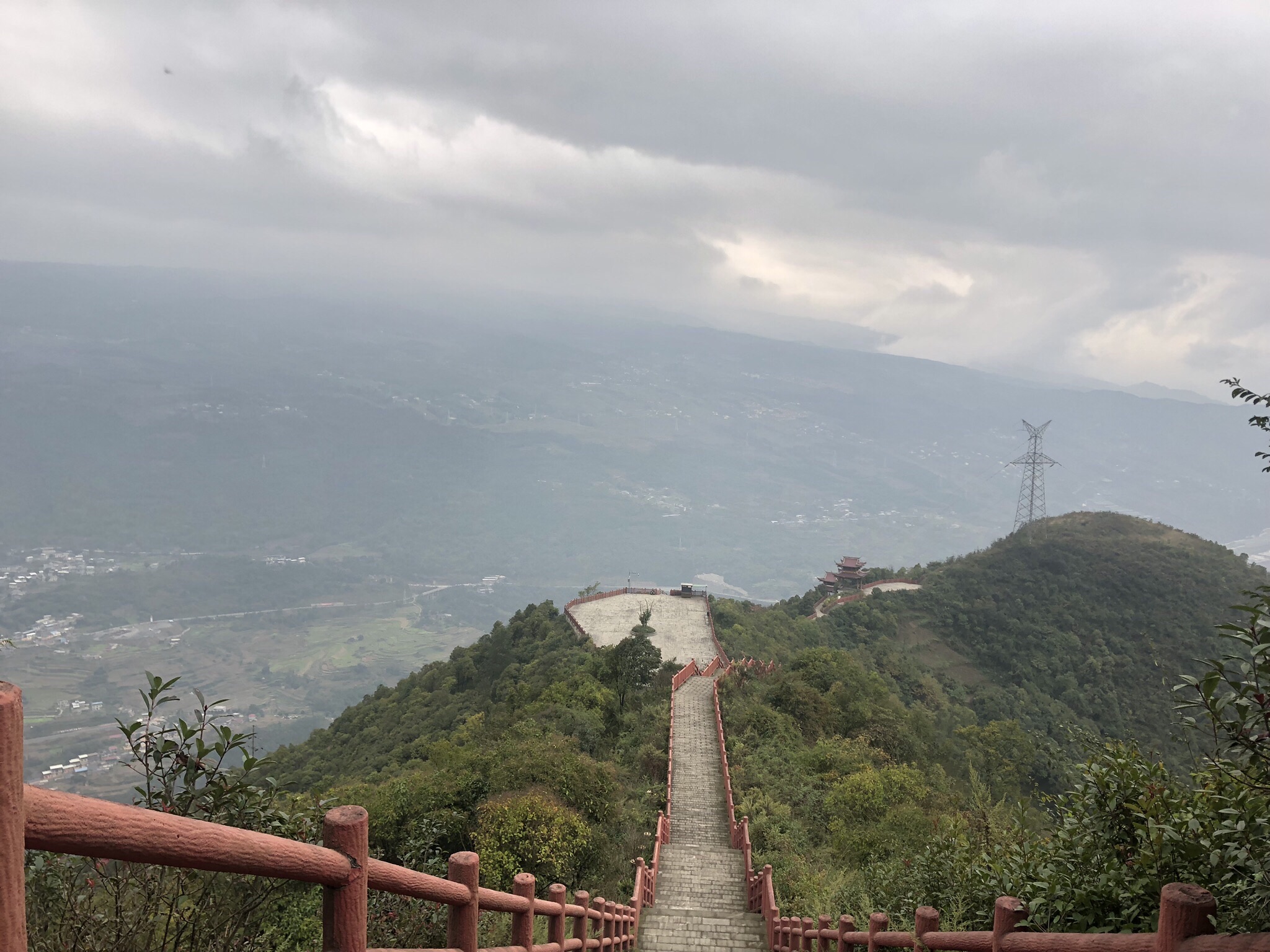 背峰山