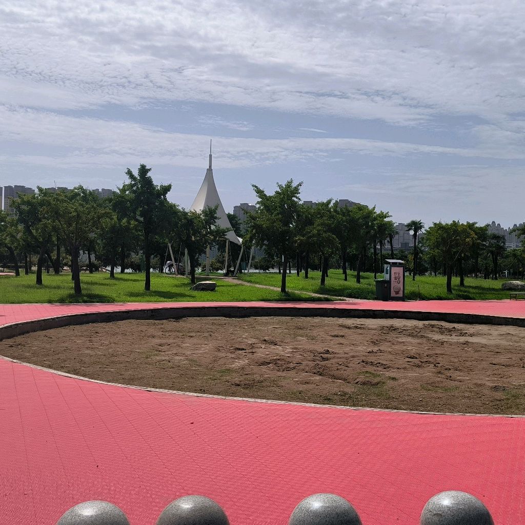 鹿鸣湖-体育公园