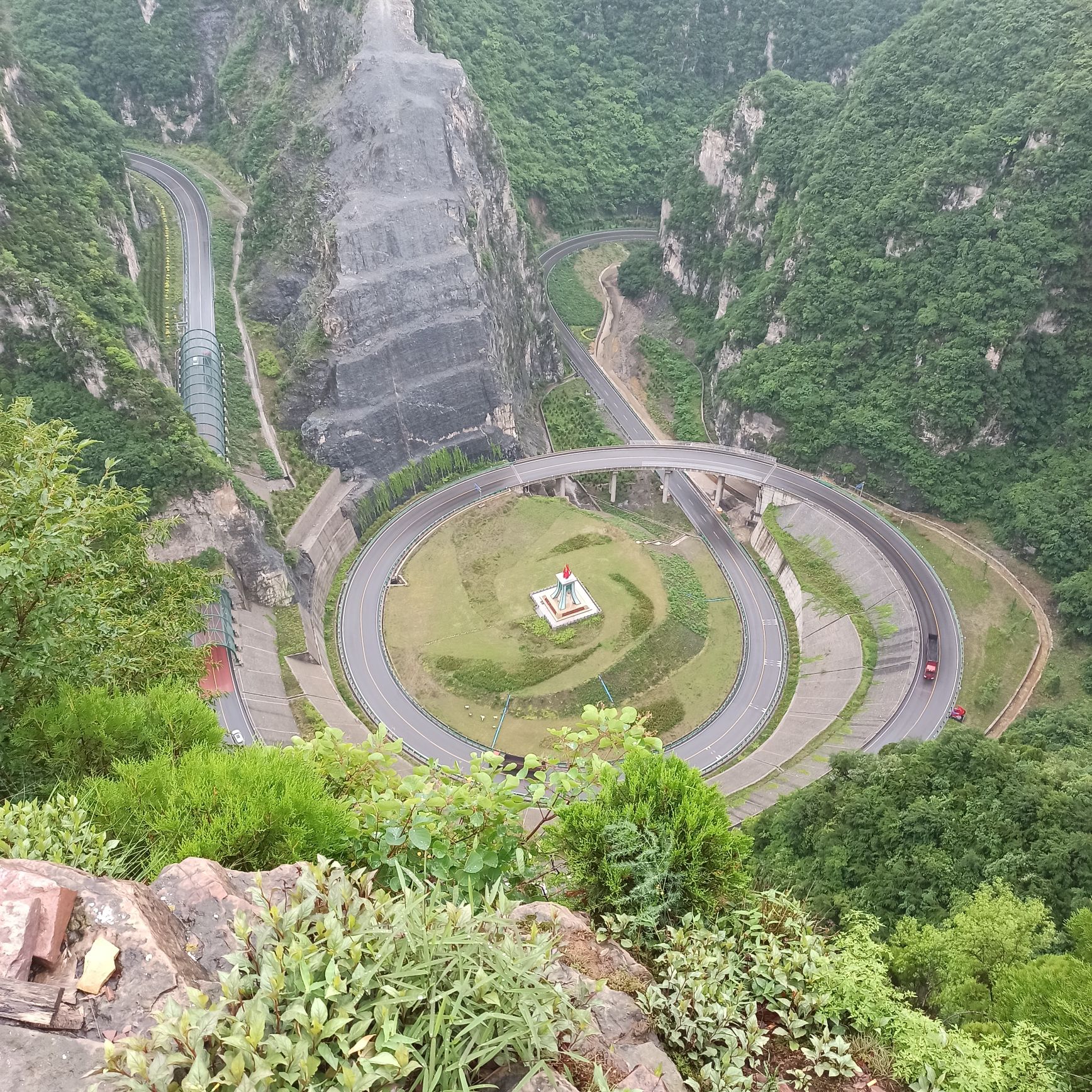 208国道螺旋公路观景台