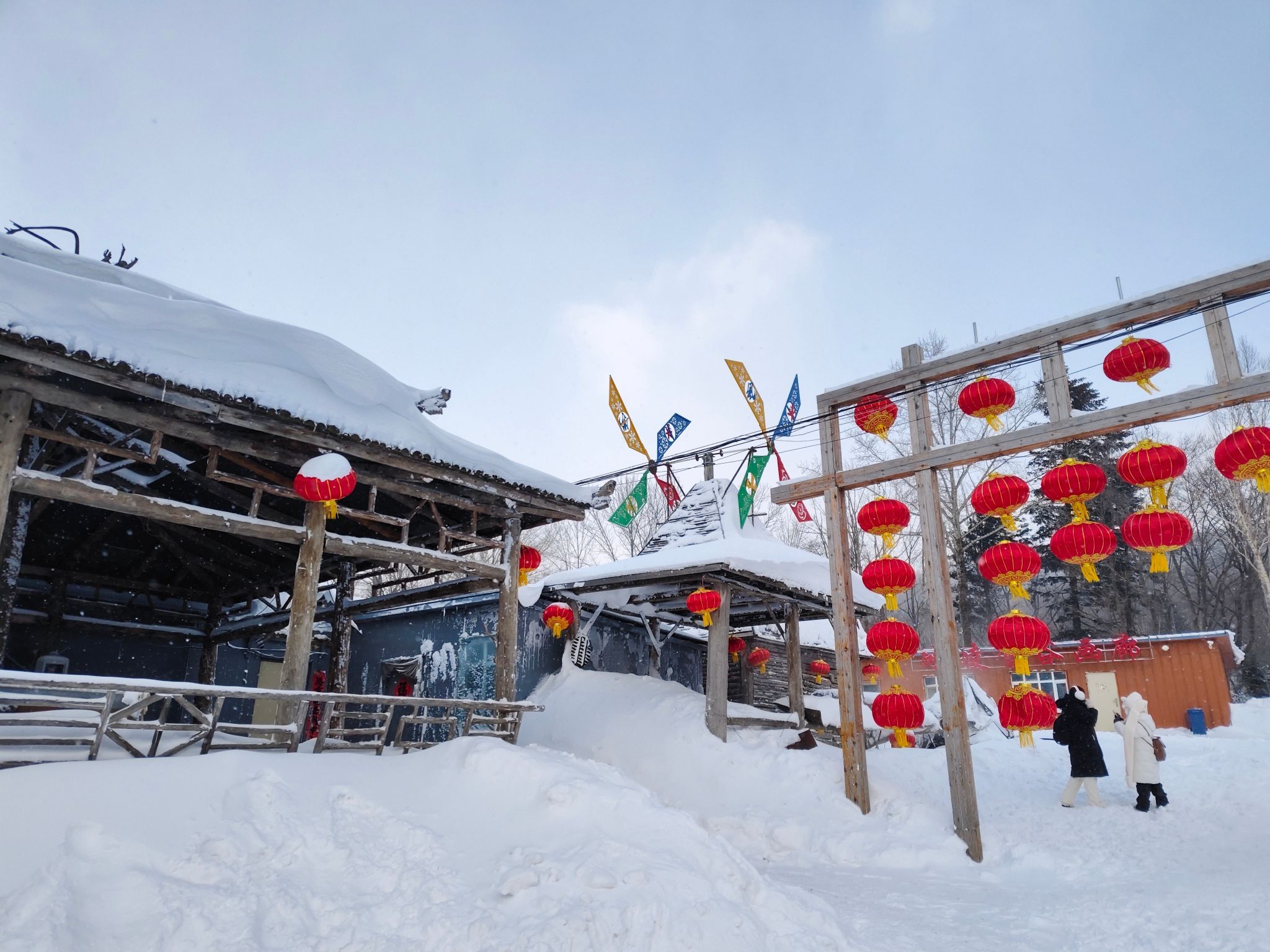 风车雪山旅行图片