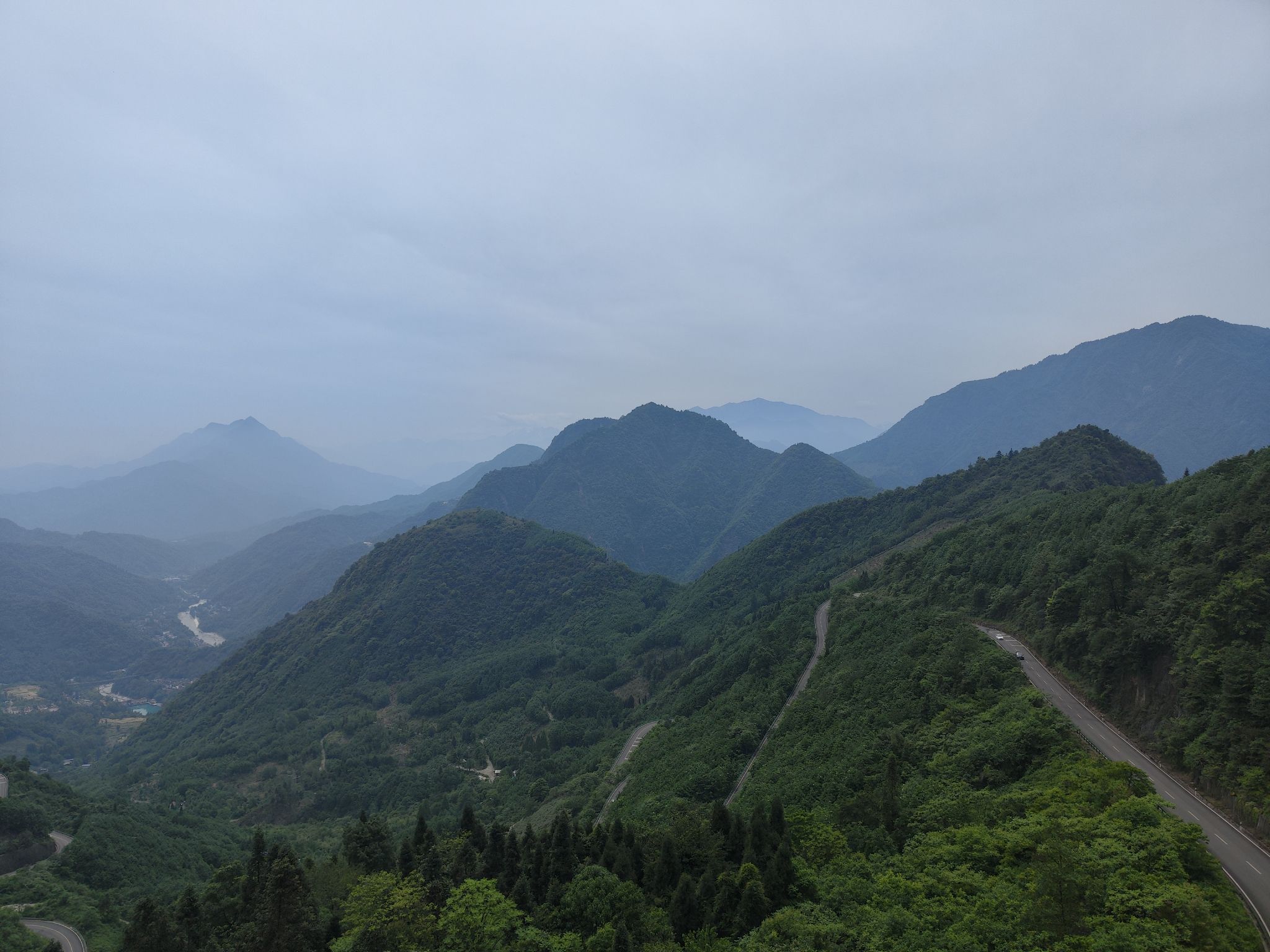 蒲虹路垭口观景台