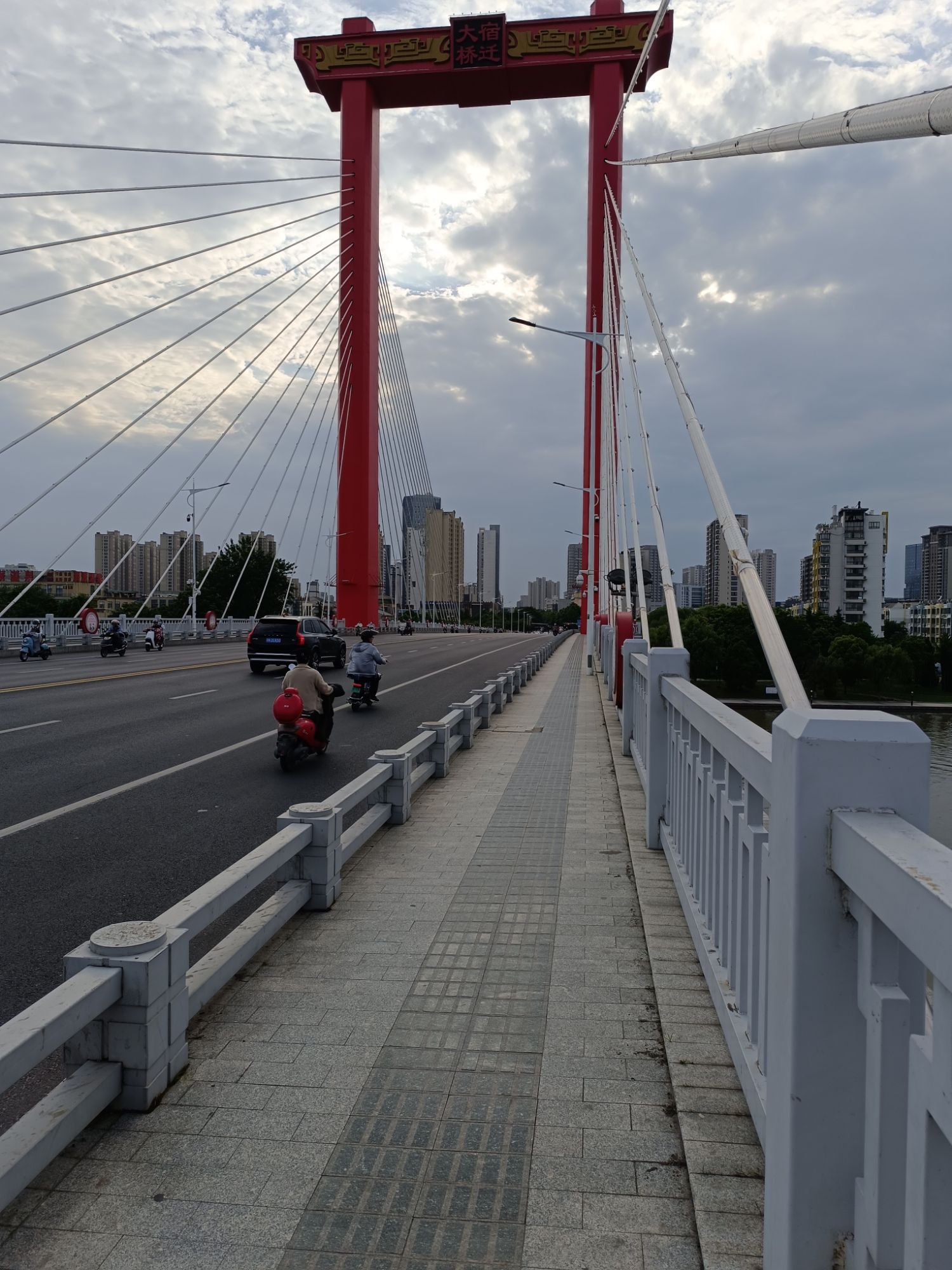 京杭大运河(宿迁大桥)观光栈道旅行图片