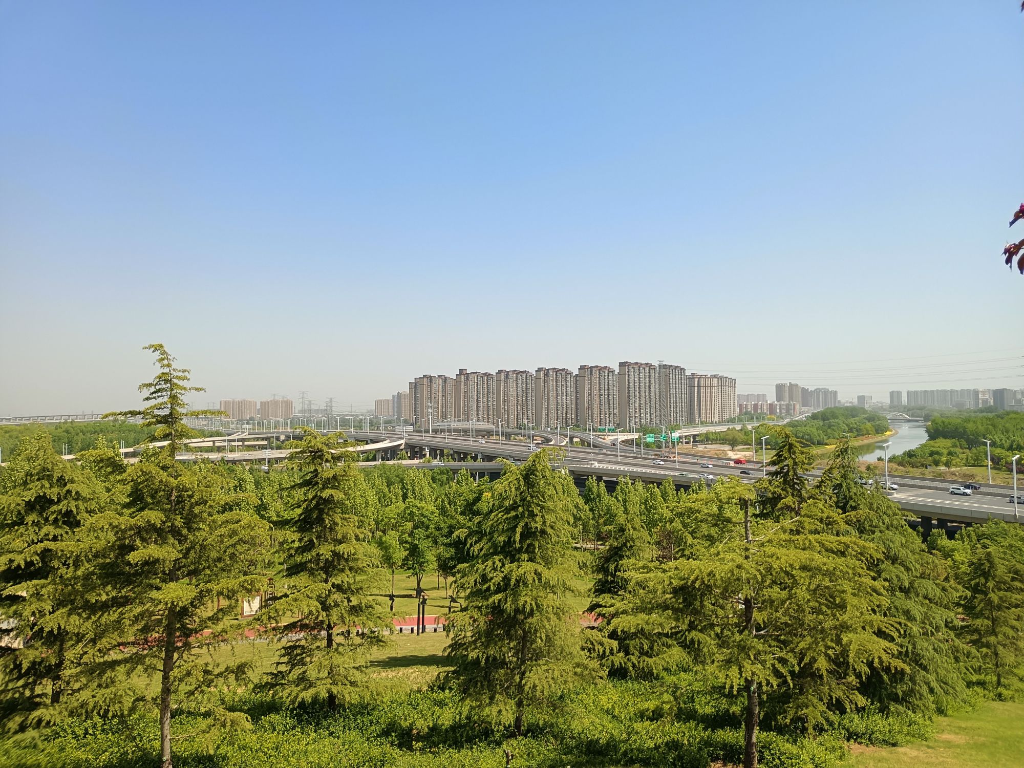高铁公园旅行图片