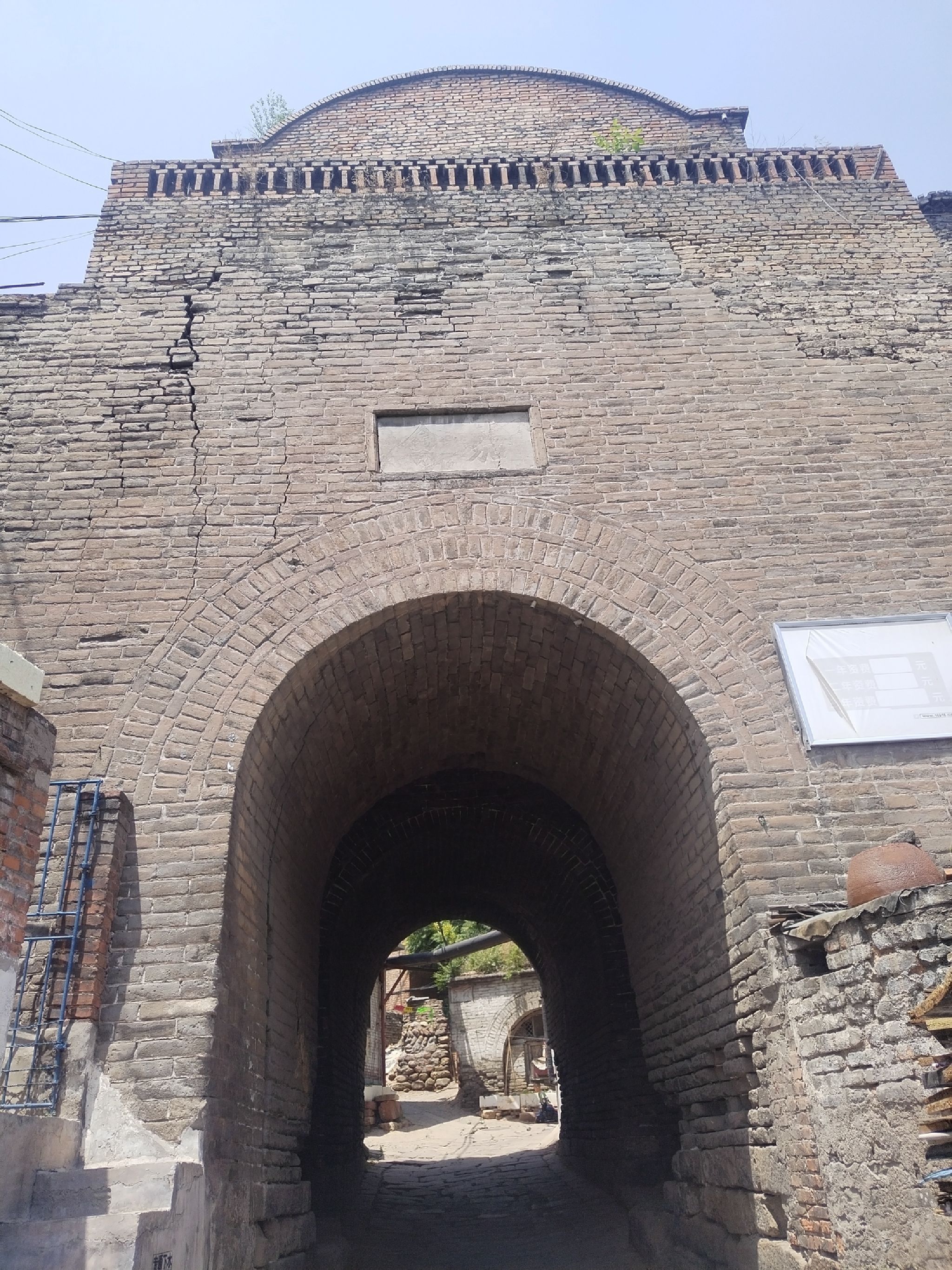 离石南城门旅行图片