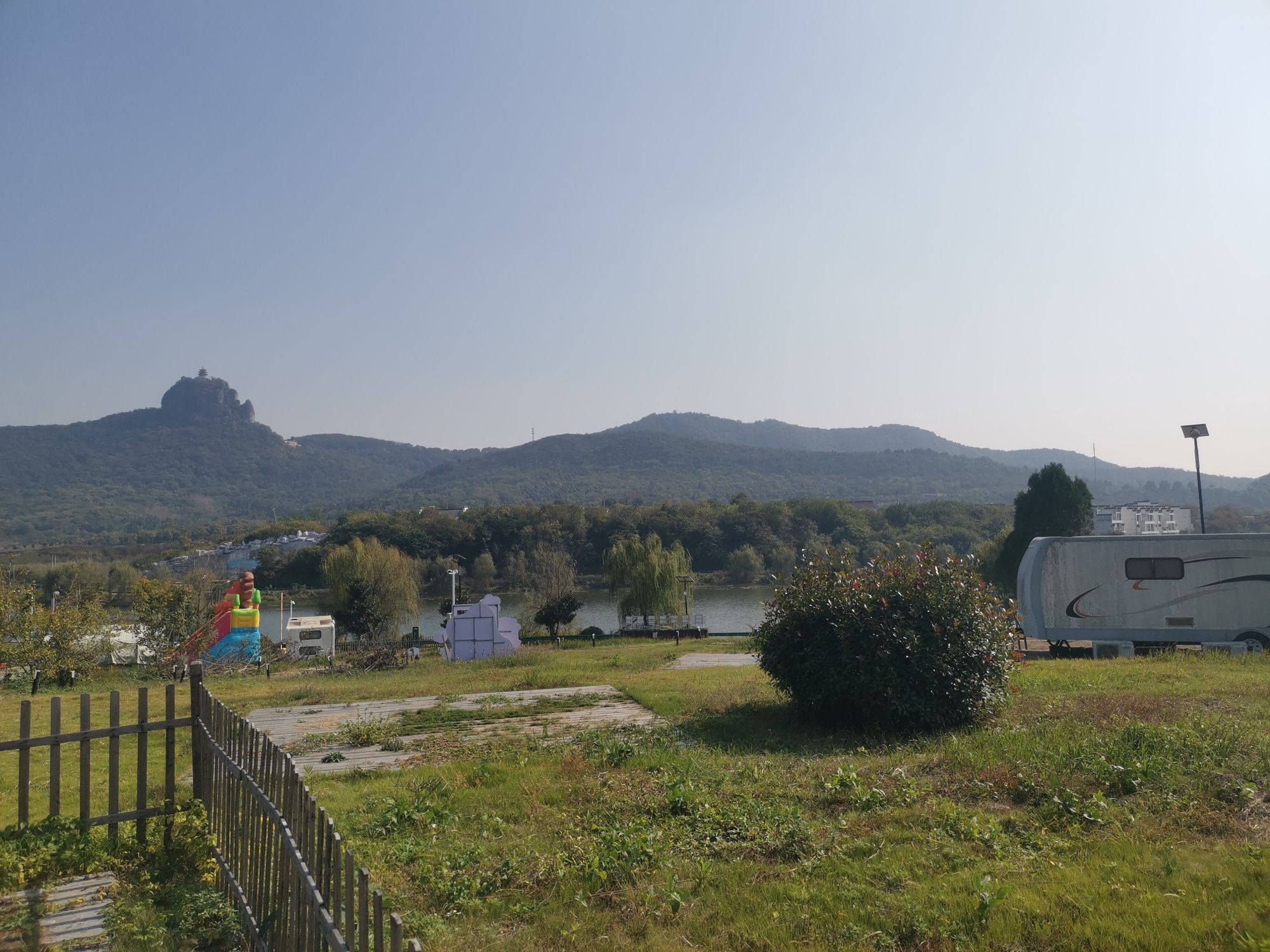 鸡笼山-半月湖风景区旅行图片