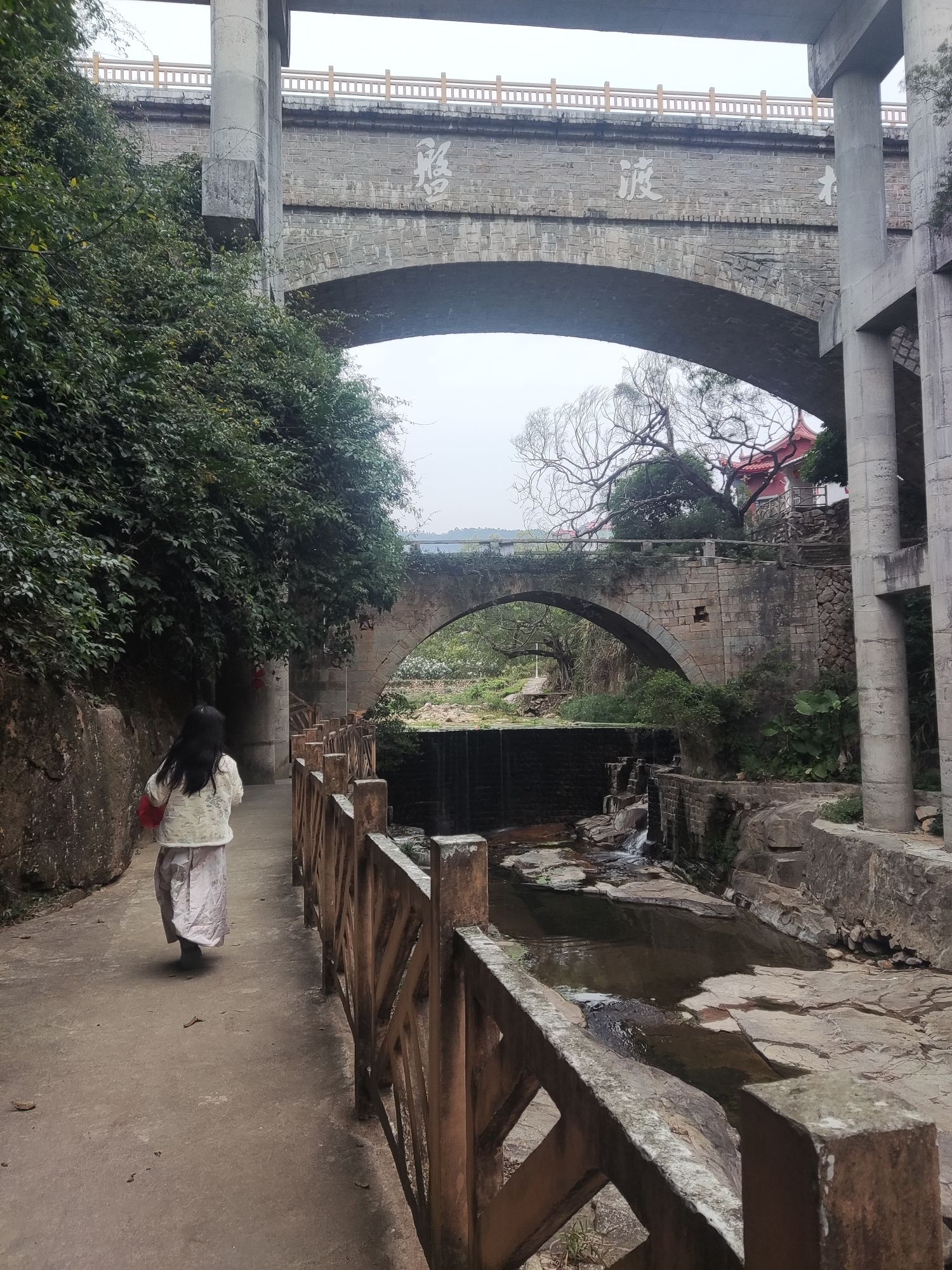 西隐飞瀑