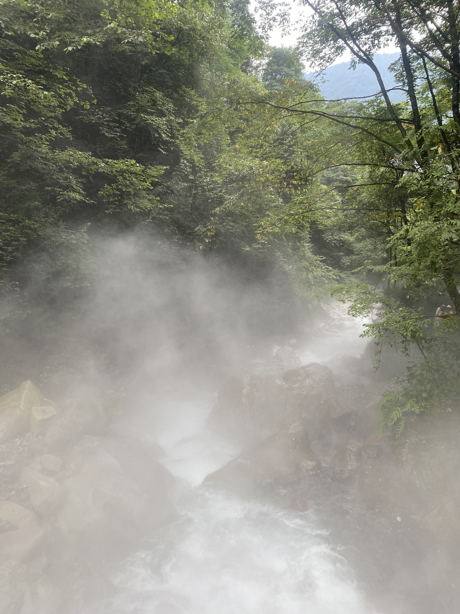 西岭雪山大飞水景区