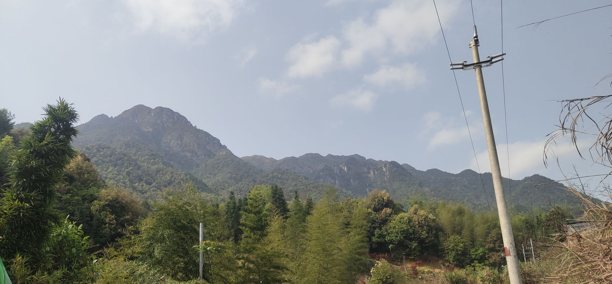 龙斗峰陨石坑