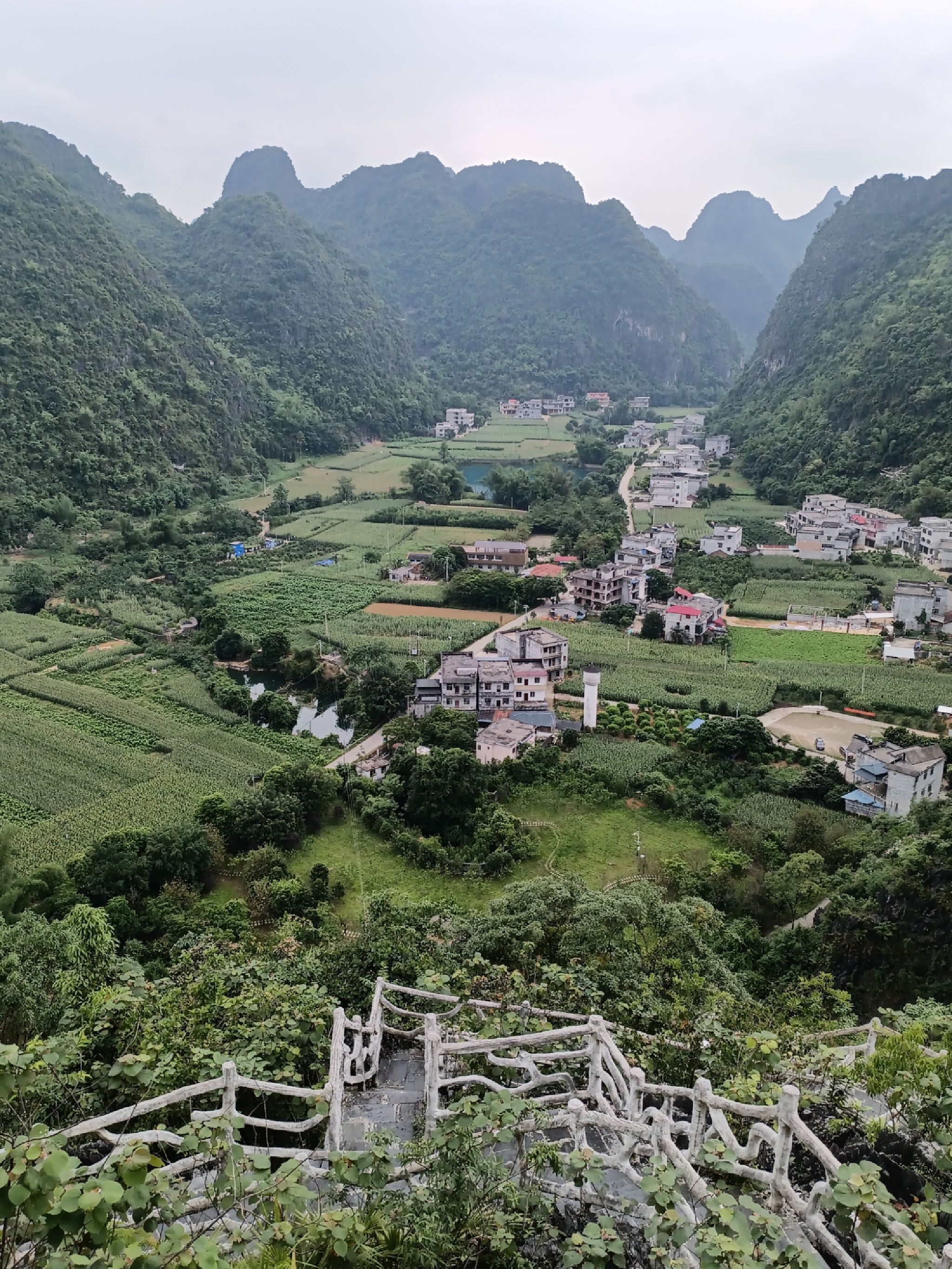 桃花水母天窗群景区旅行图片