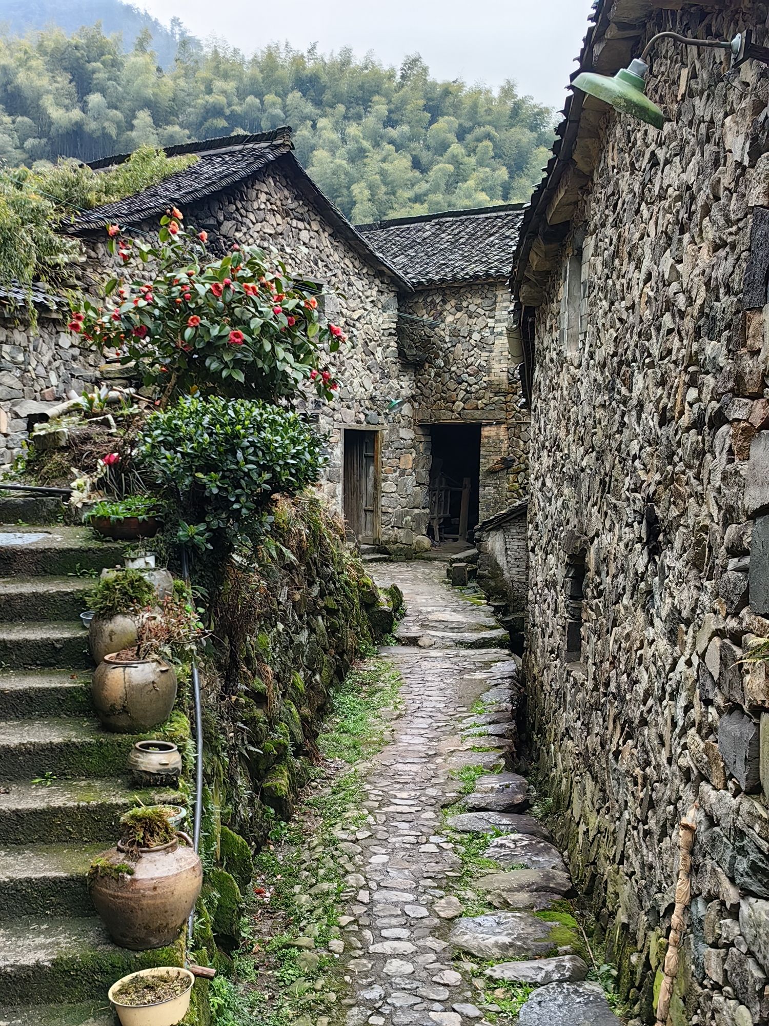 岩下石头村景区