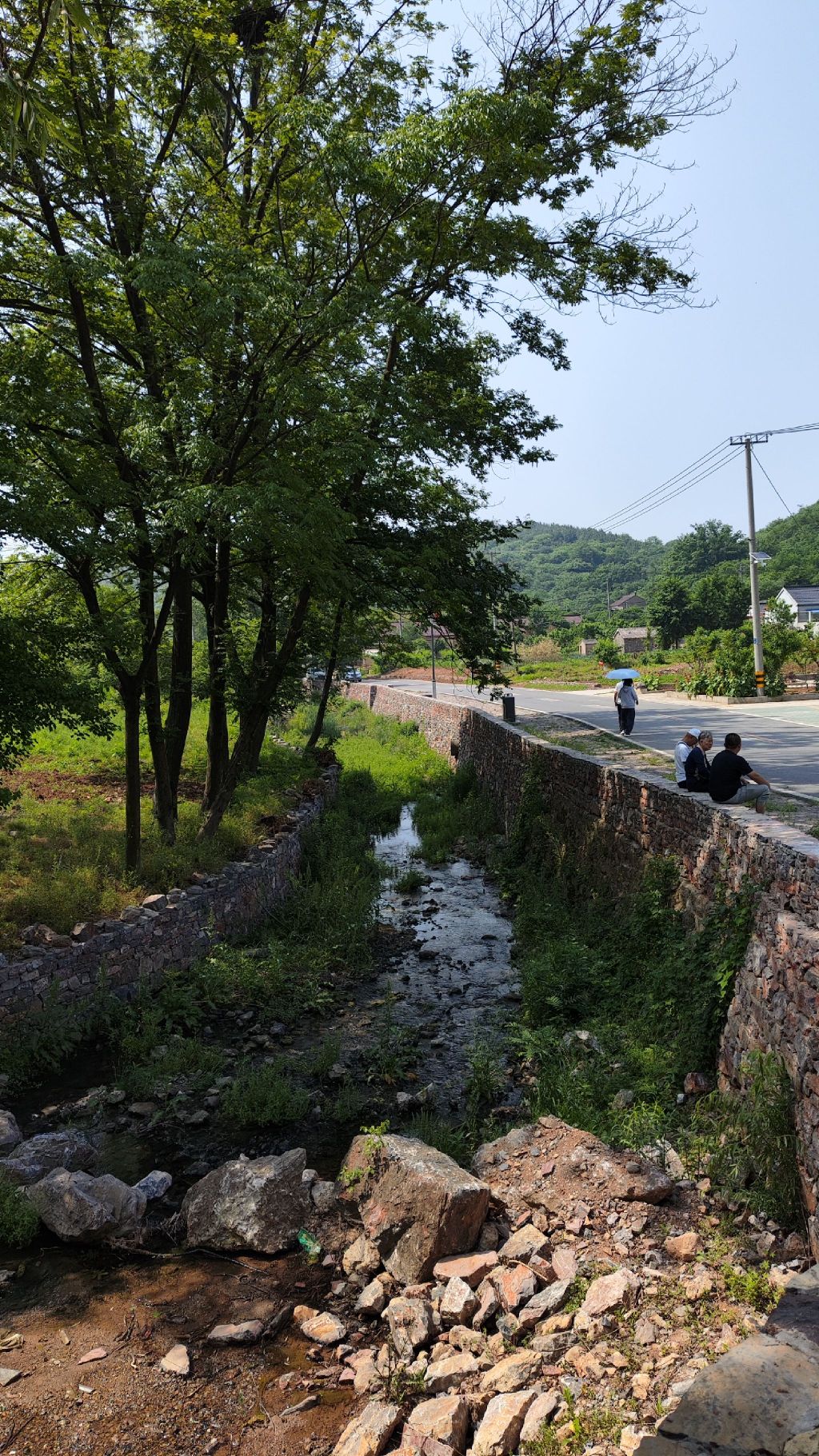 六衖石头部落民宿村
