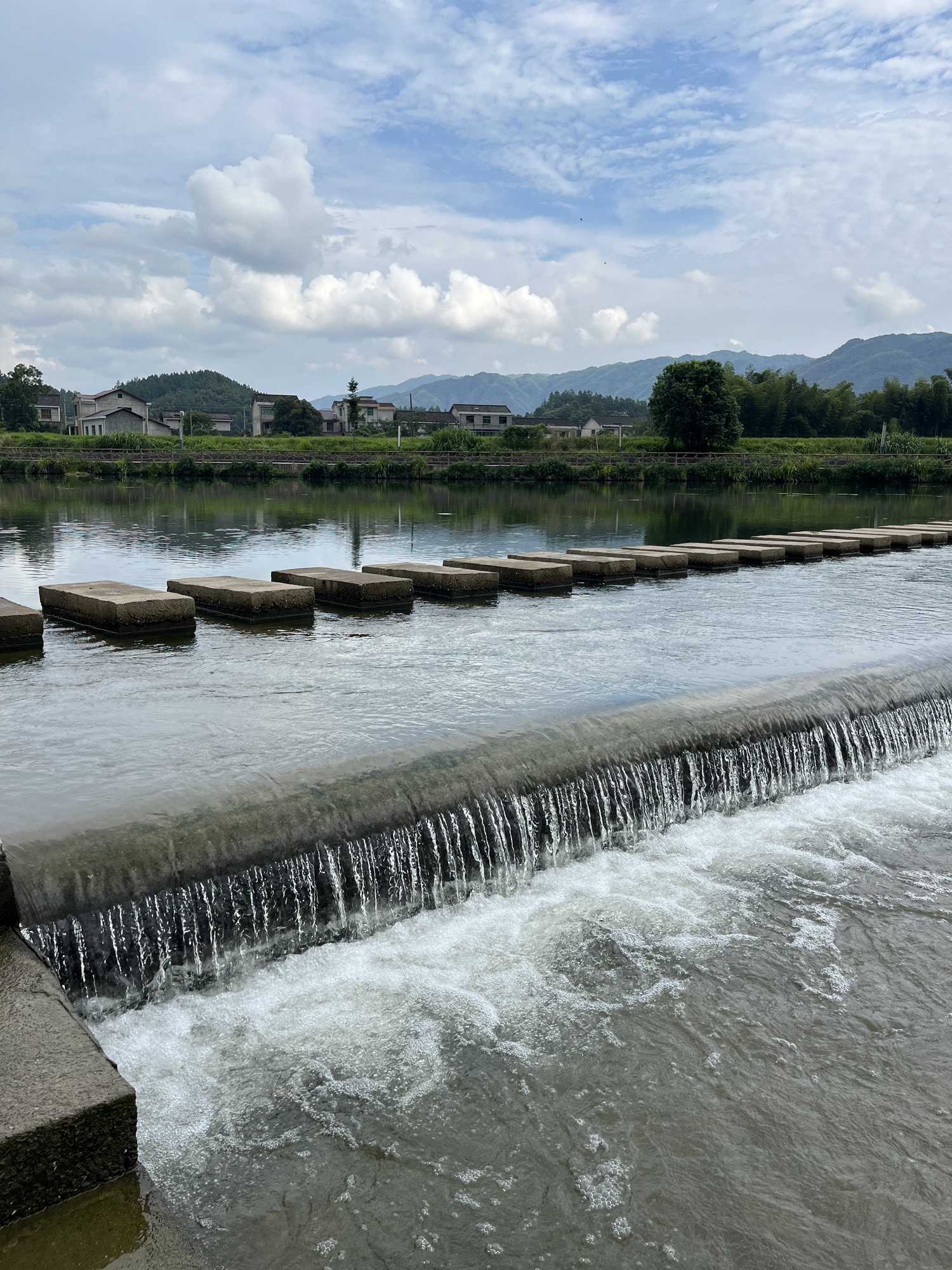 画里小河·网红叠水坝