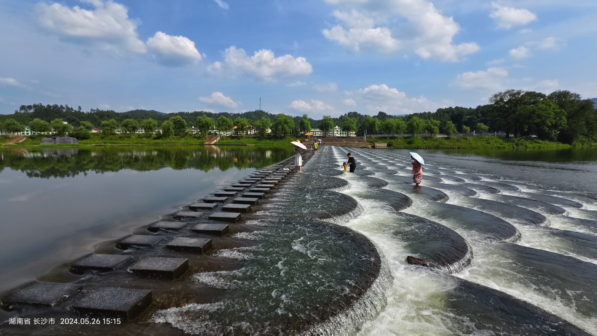 画里小河·网红叠水坝旅行图片