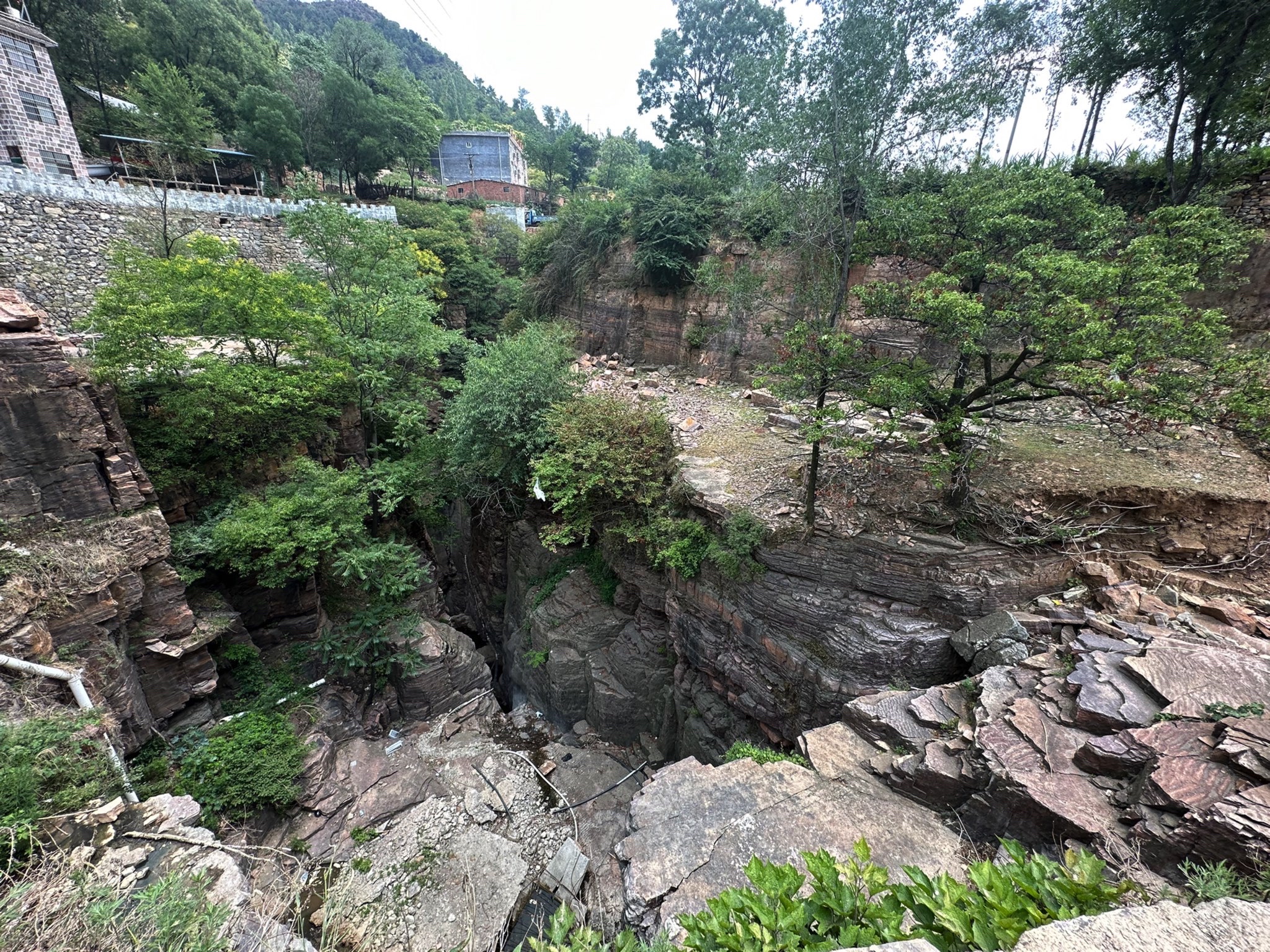 罗姐寨一线天农家院