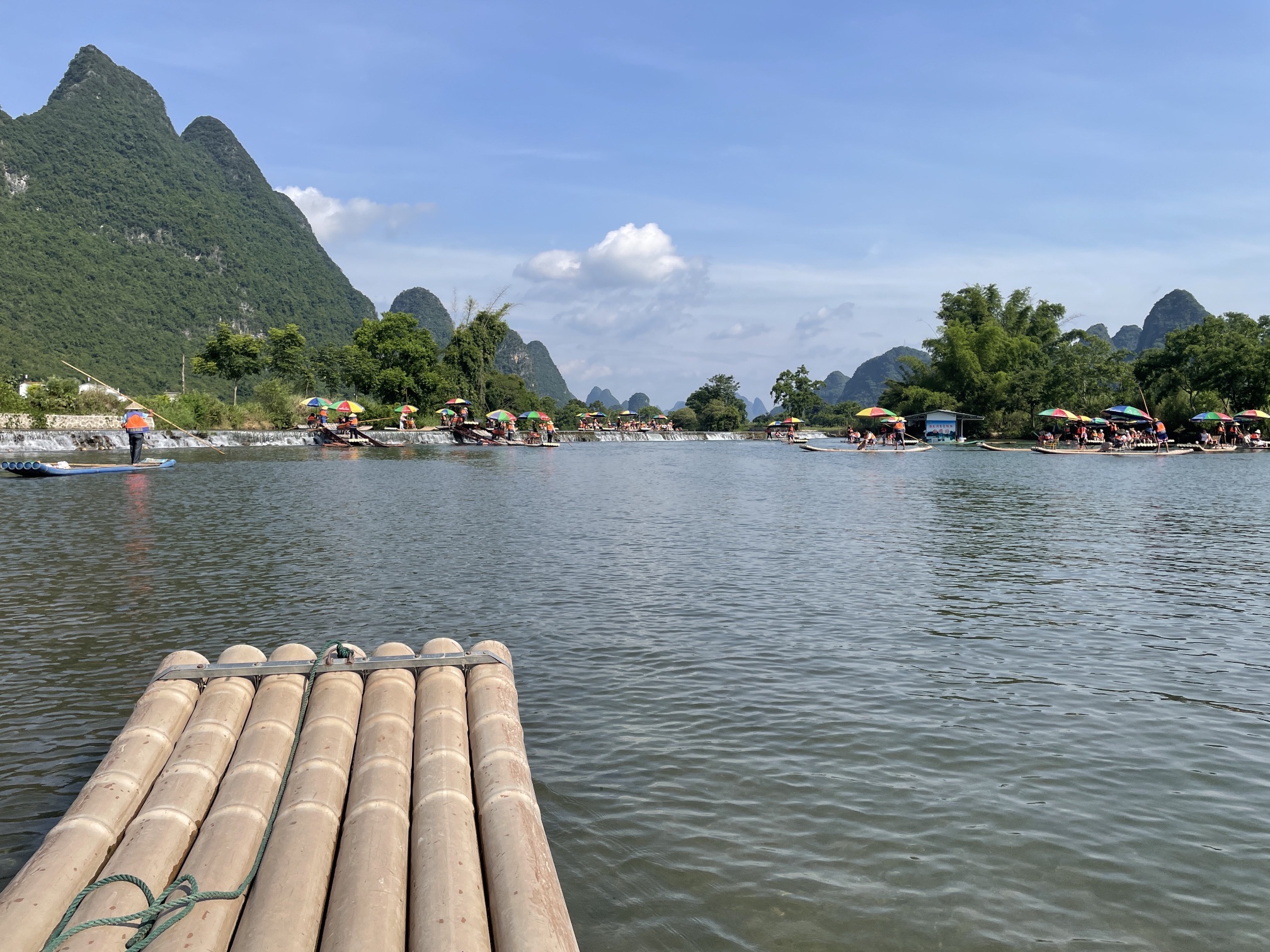 唐古湾高峡飞舟漂流