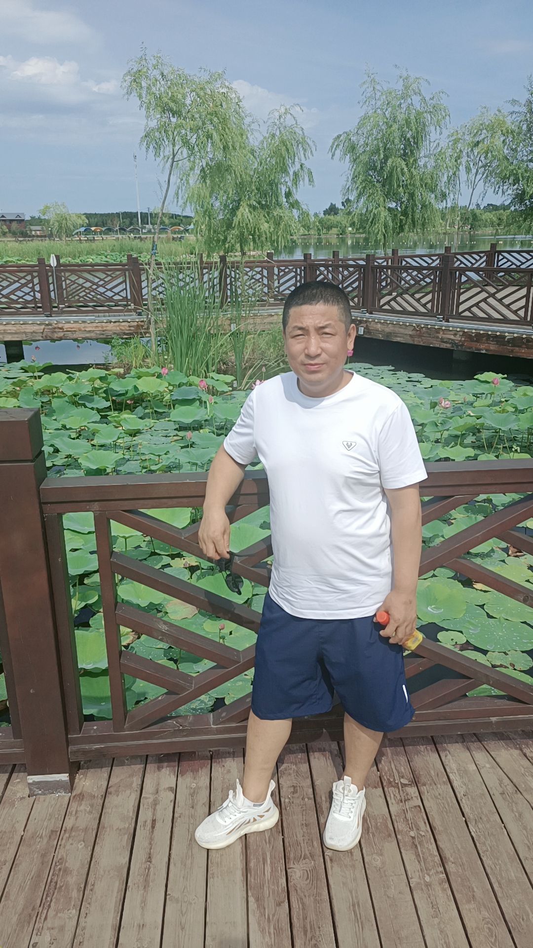 萝北凤栖湖公园
