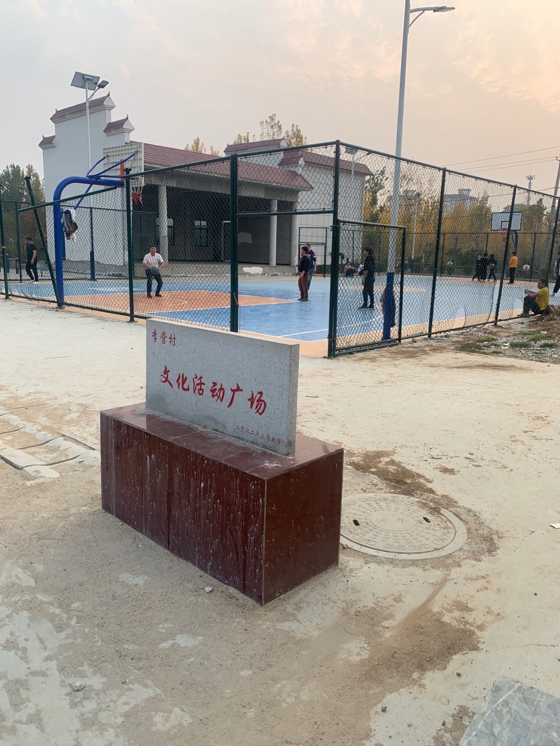 李营村文化活动广场