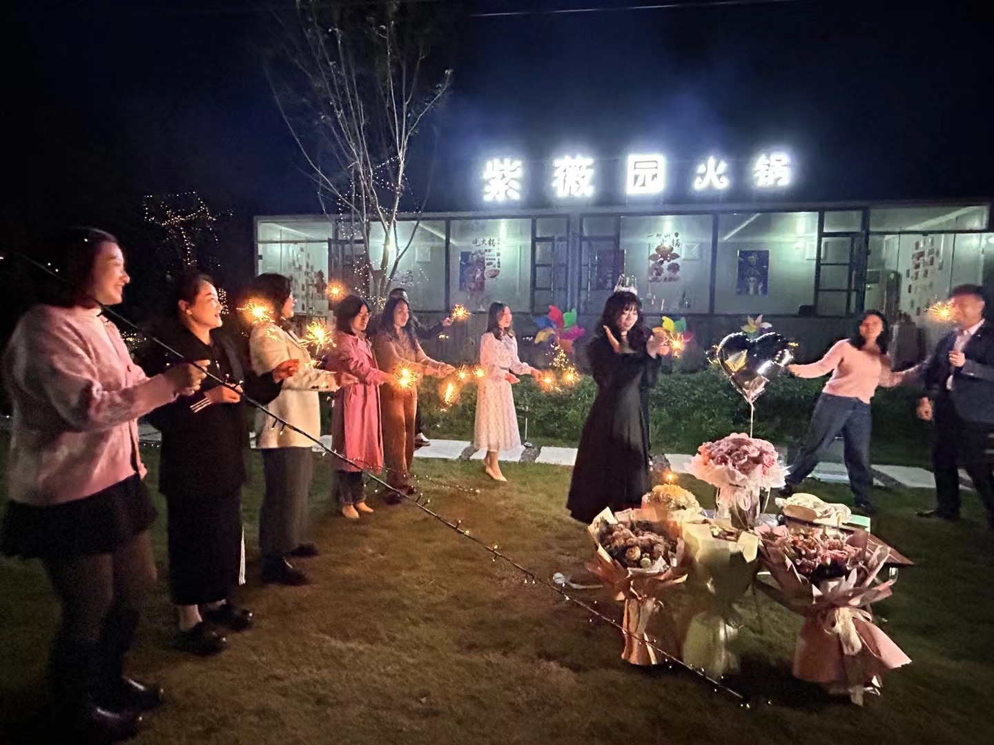 万紫千红飞鸟大世界旅行图片