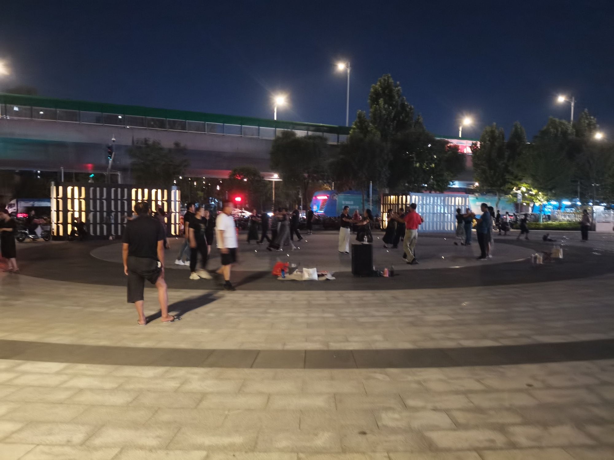 华山环宇城喷泉广场旅行图片