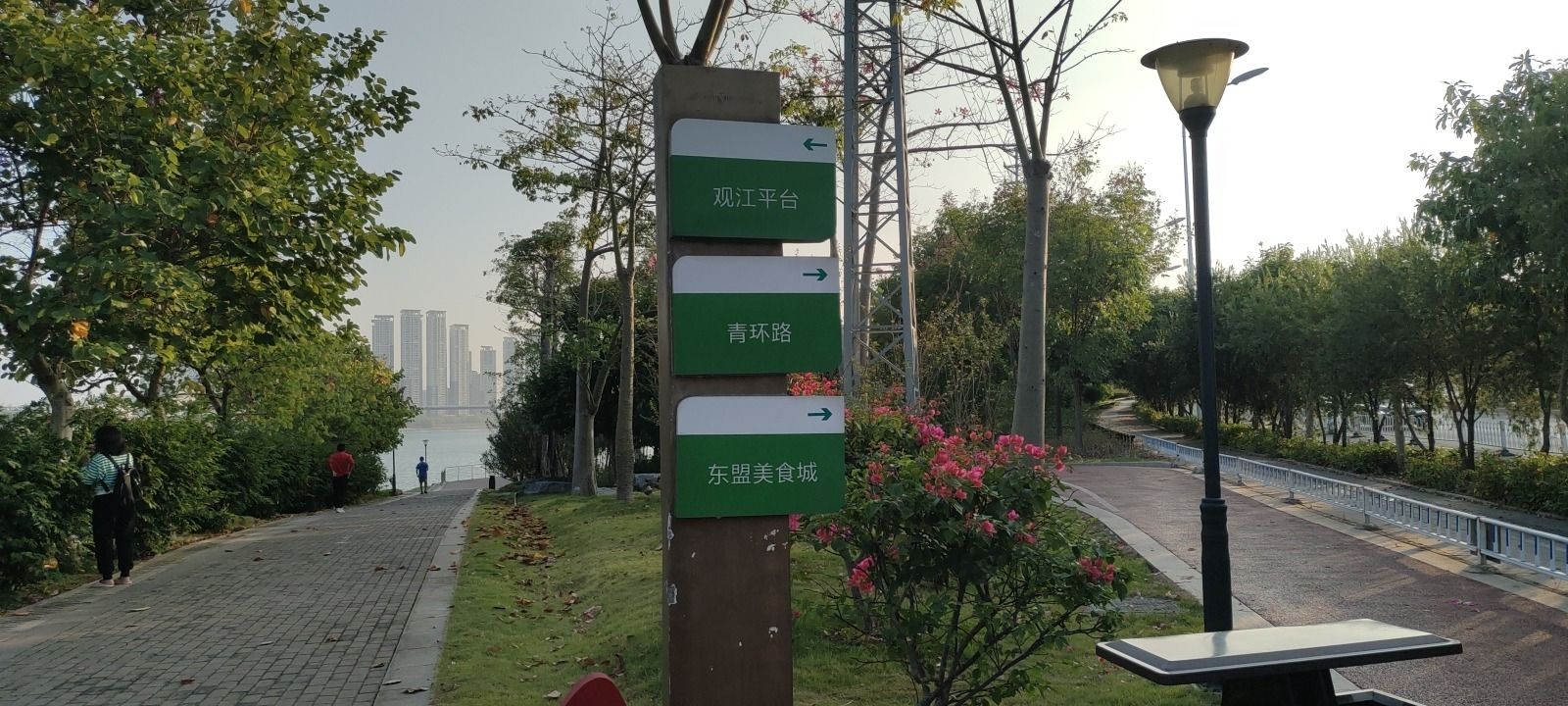 艳曦漫舞景区
