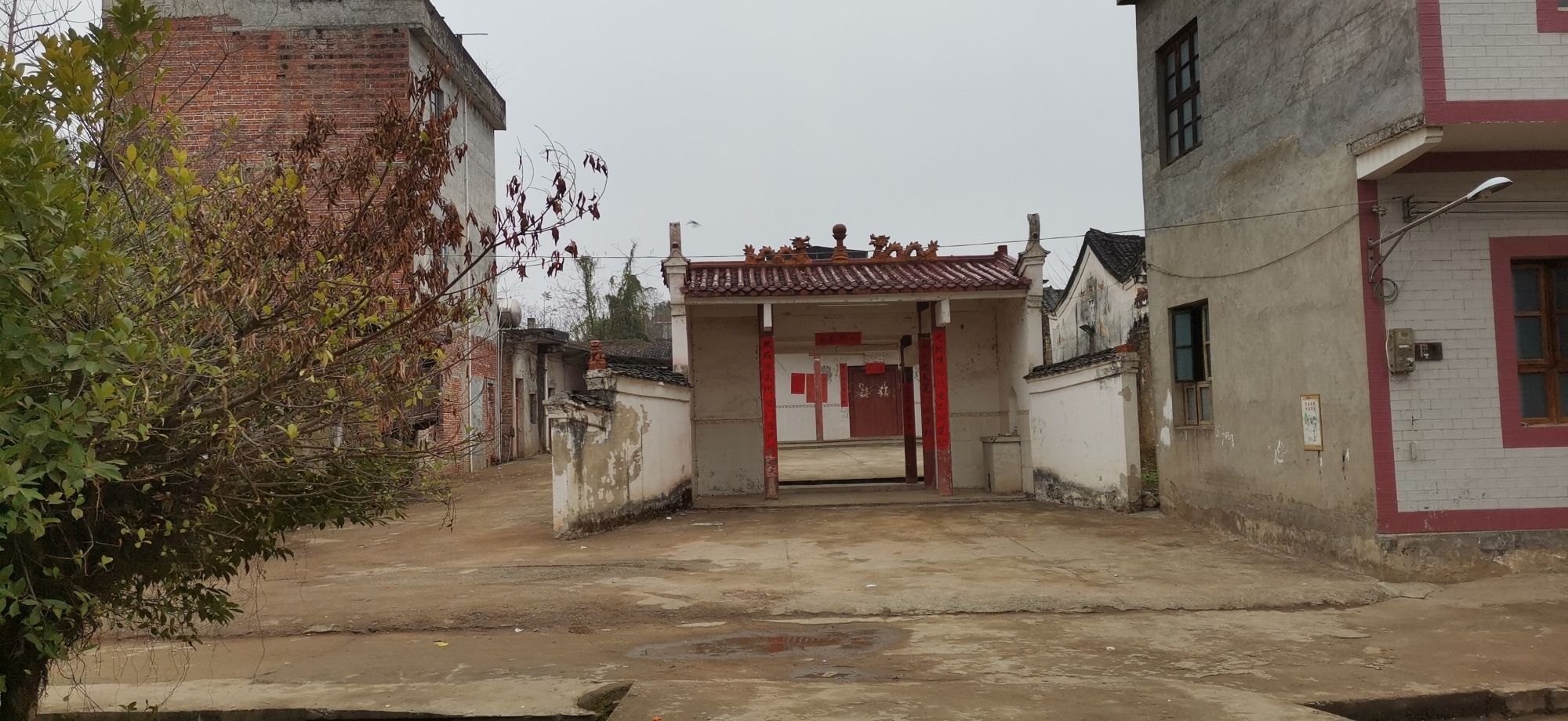 下龙洞祠堂门