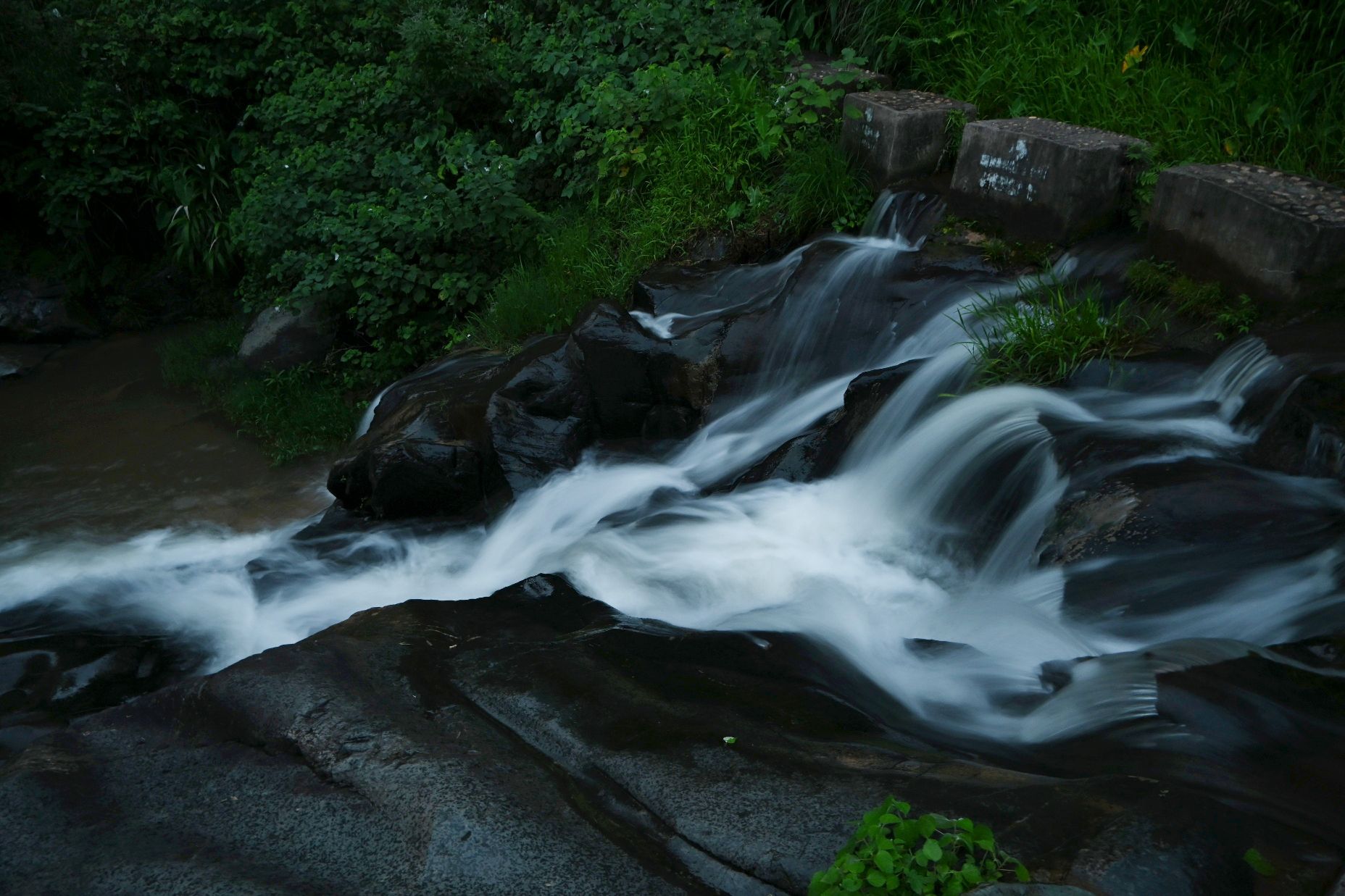 龙湫潭