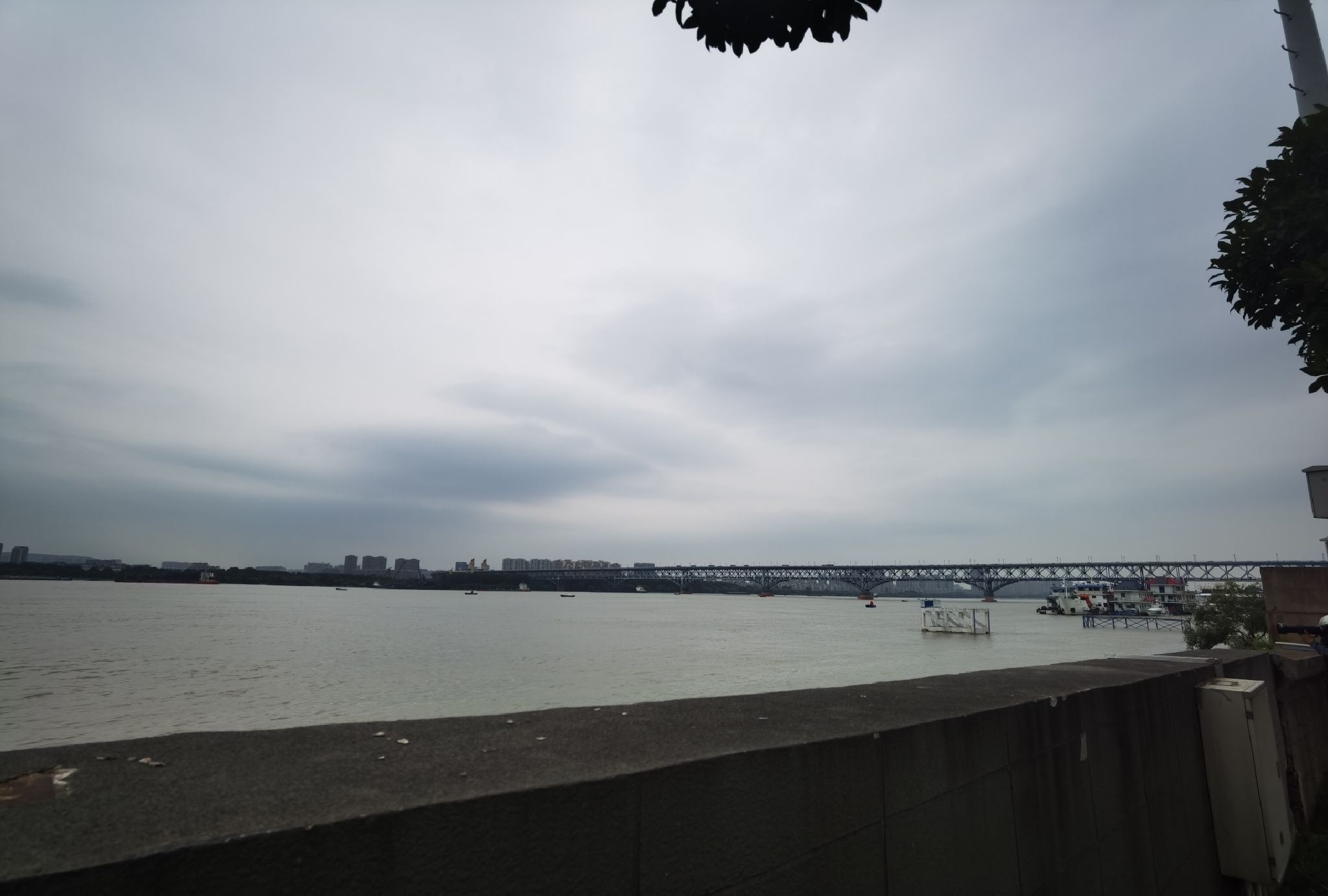 亲水圆环景观桥旅行图片