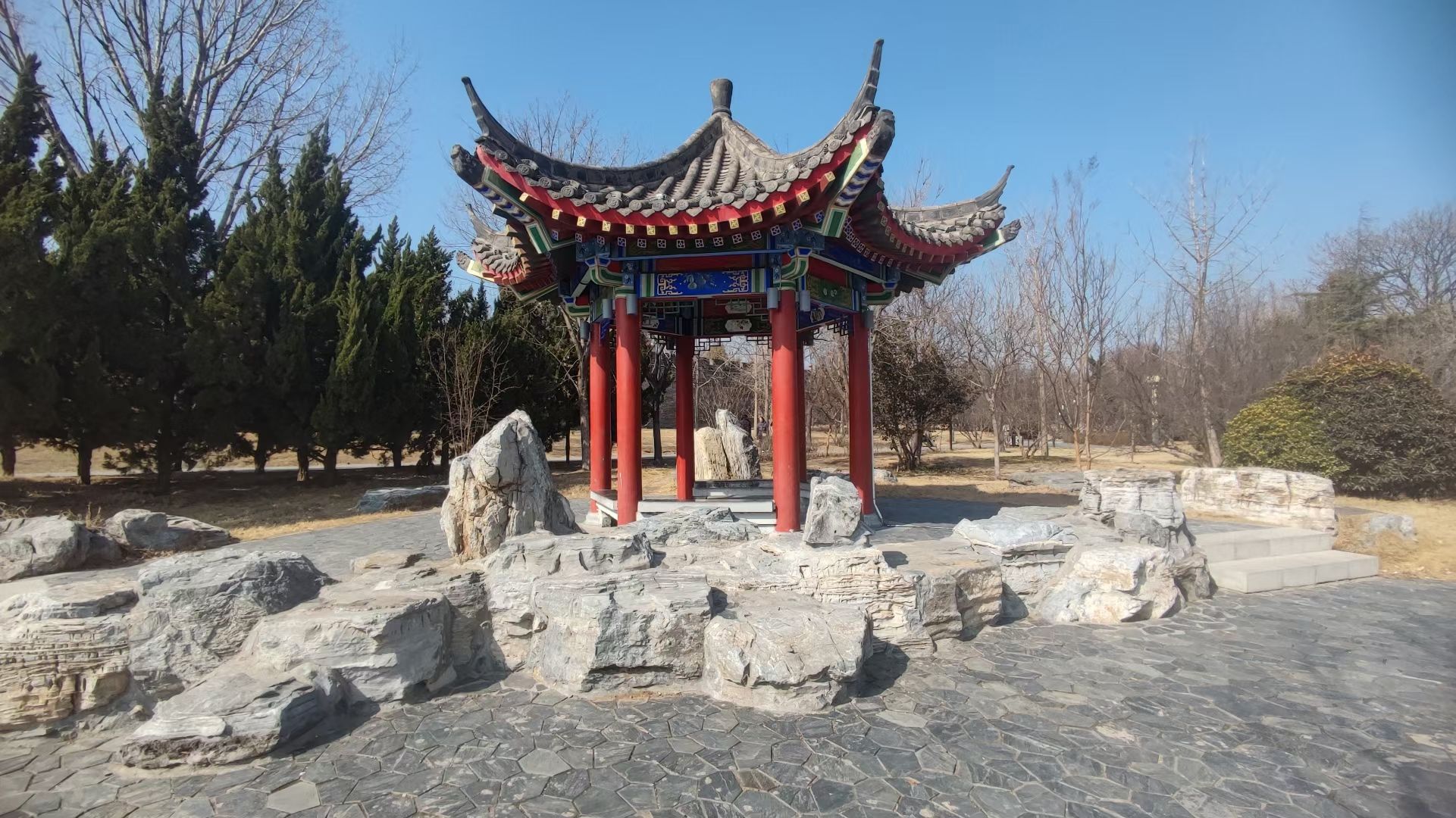 东护城河公园