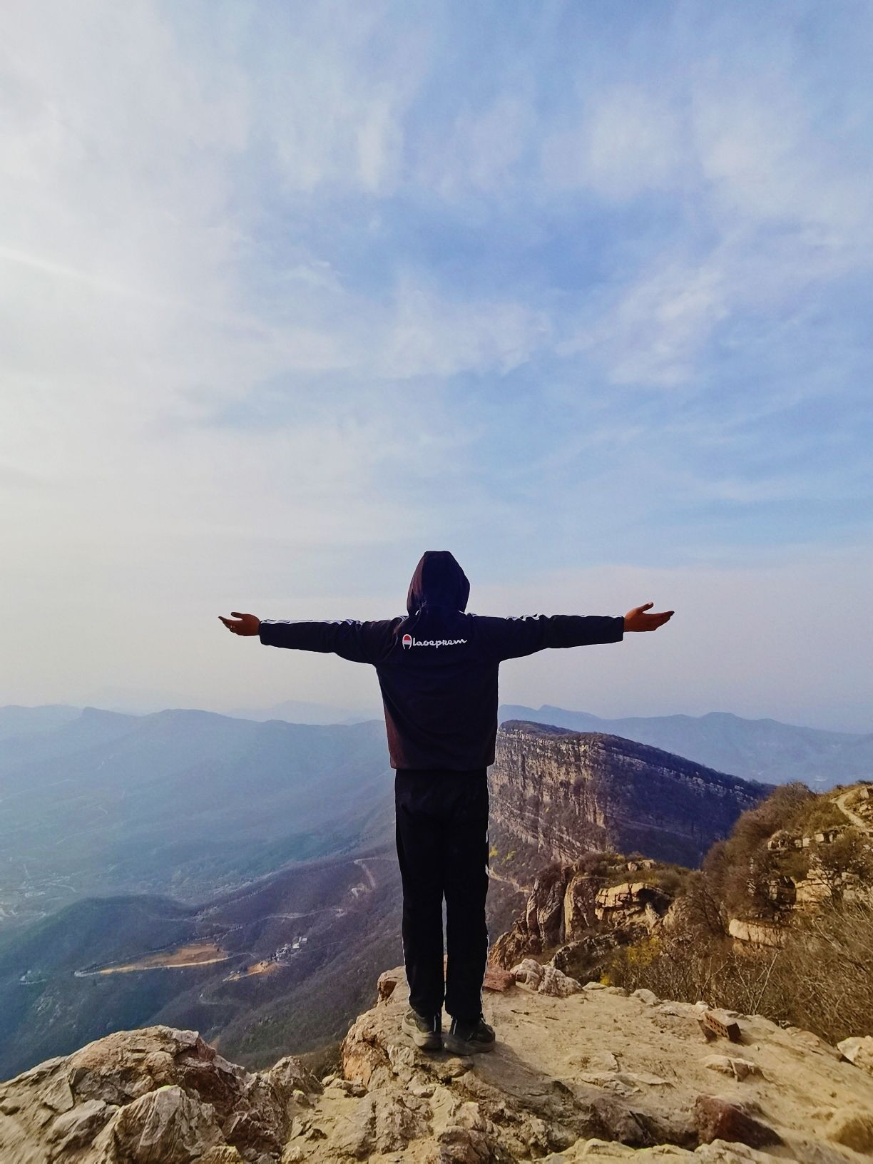 老母修行洞(中灵山)旅行图片