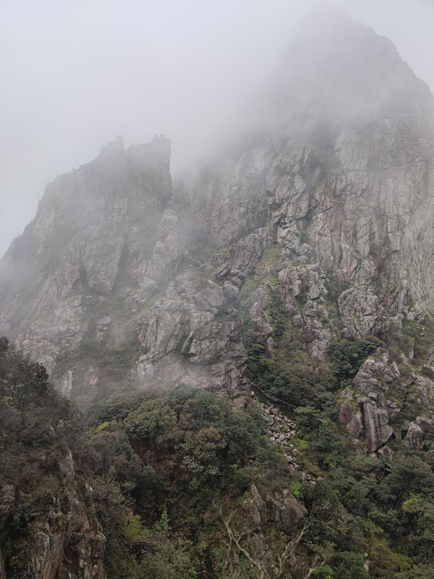 龙斗峰登山口