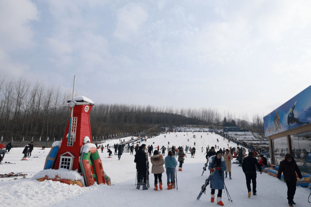 金湖荷花荡滑雪场(暂停开放)