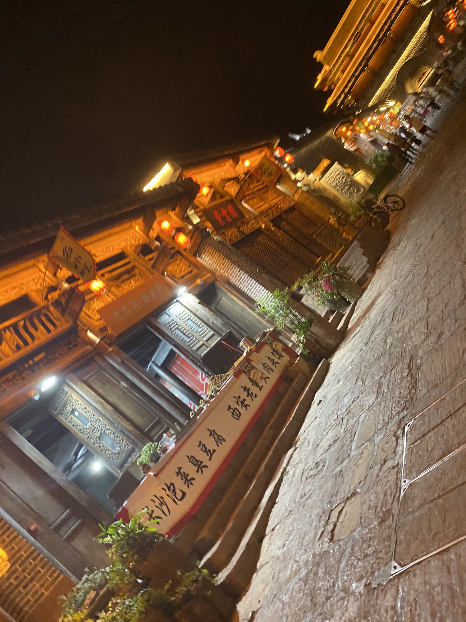 建平门广场