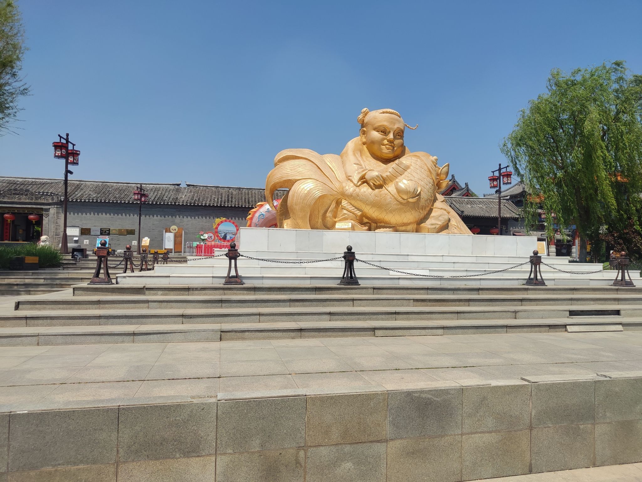 杨柳青古镇抱鱼广场