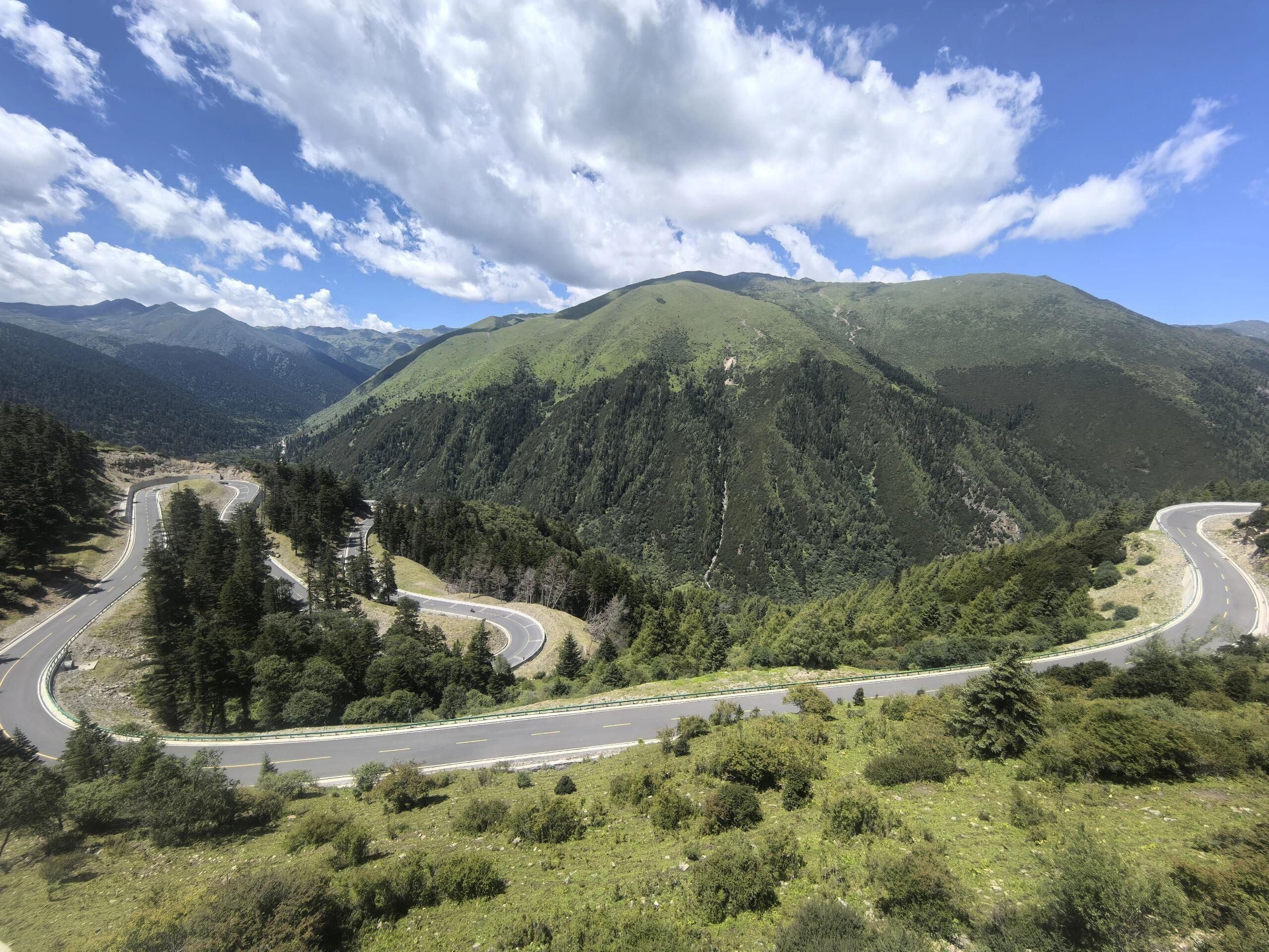 夹金山长征观景台
