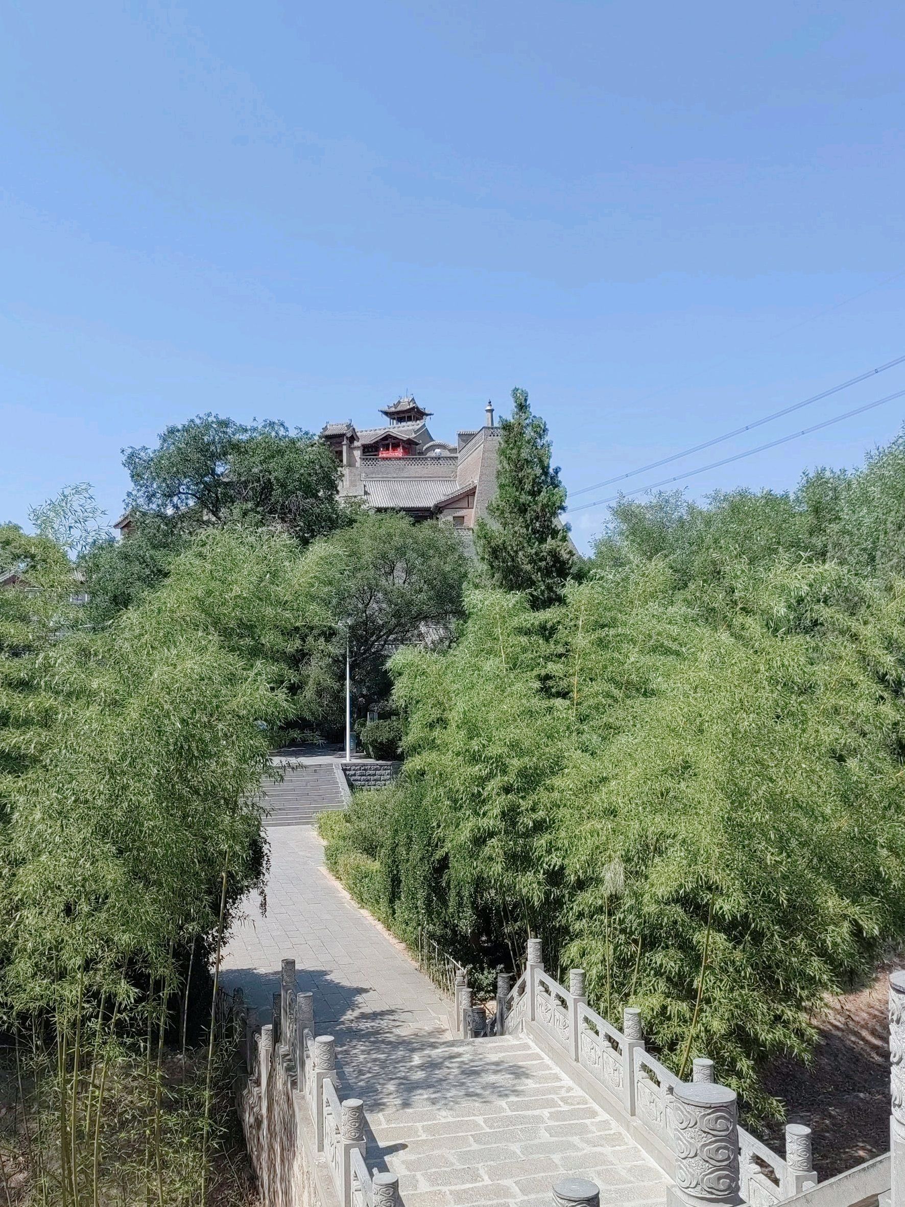 堆云洞樱花谷