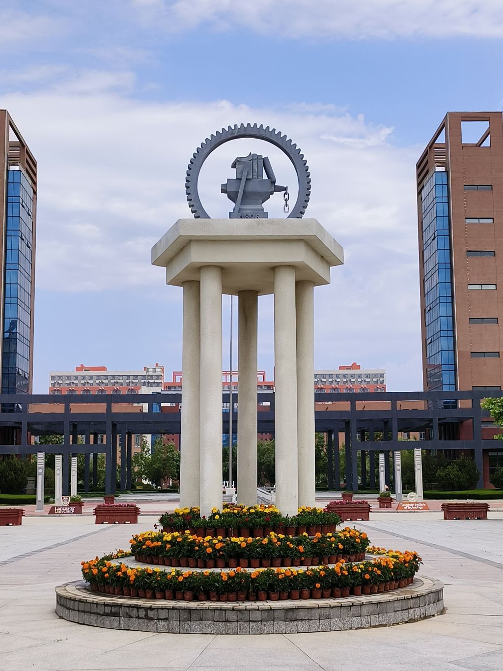 北京交通大学威海校区-饮水思源碑