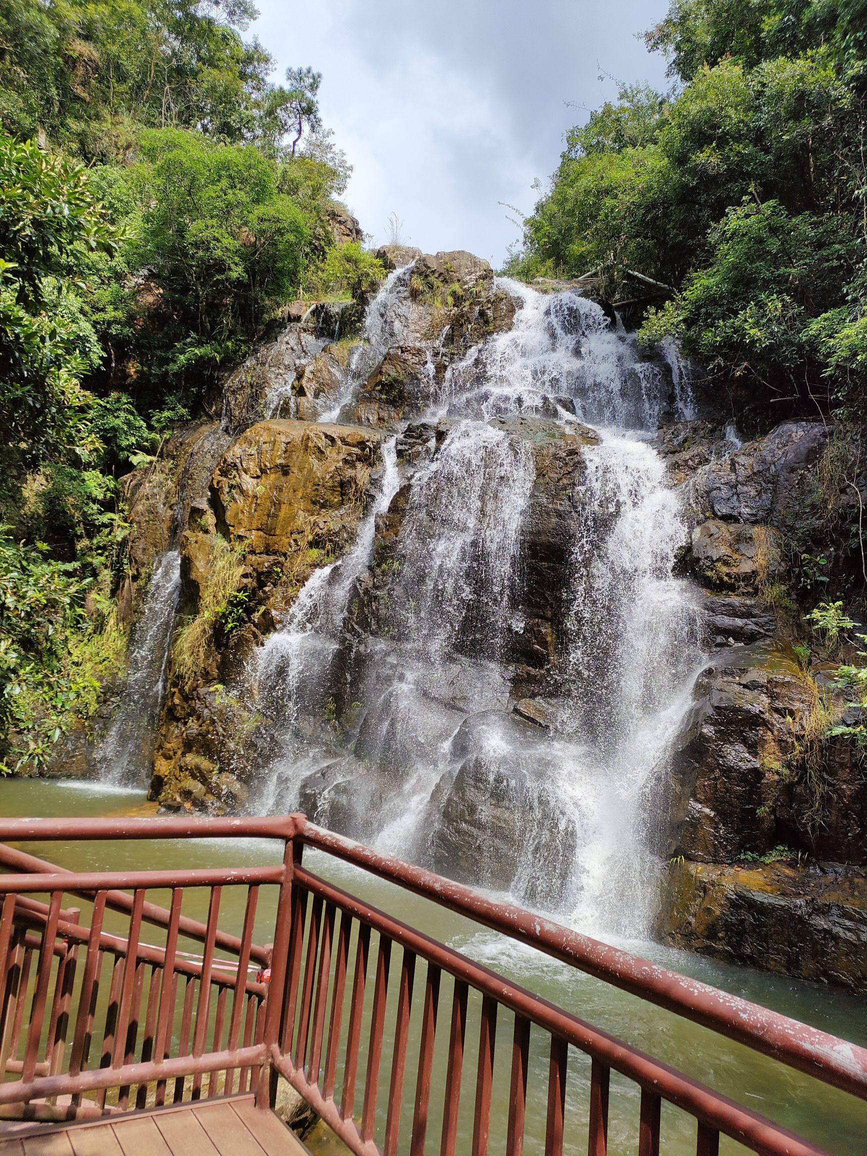 九龙潭瀑布旅行图片