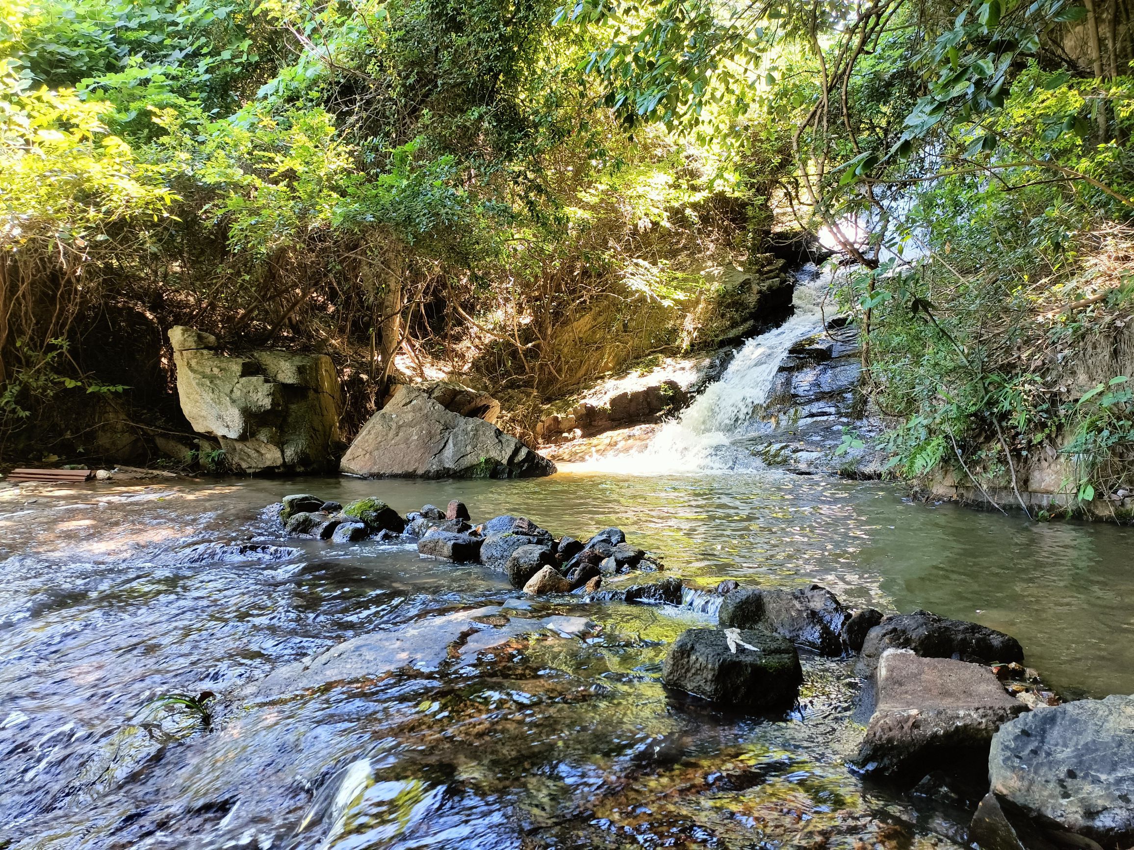 滴水寨瀑布旅行图片