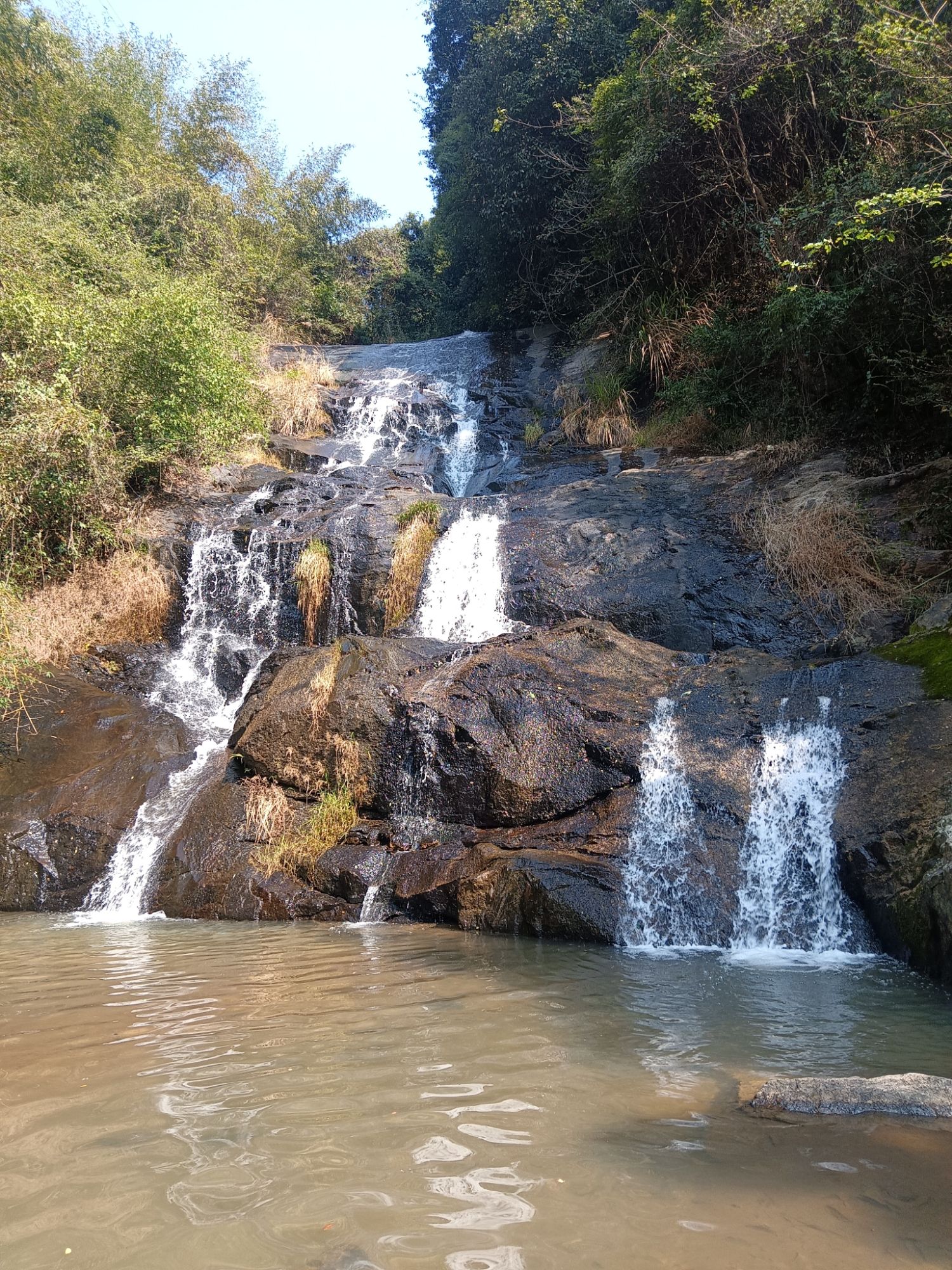 滴水寨瀑布旅行图片