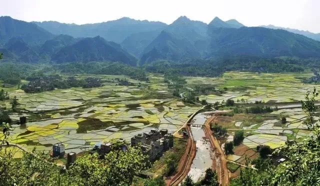 仙回瑶族乡桂花河风雨桥