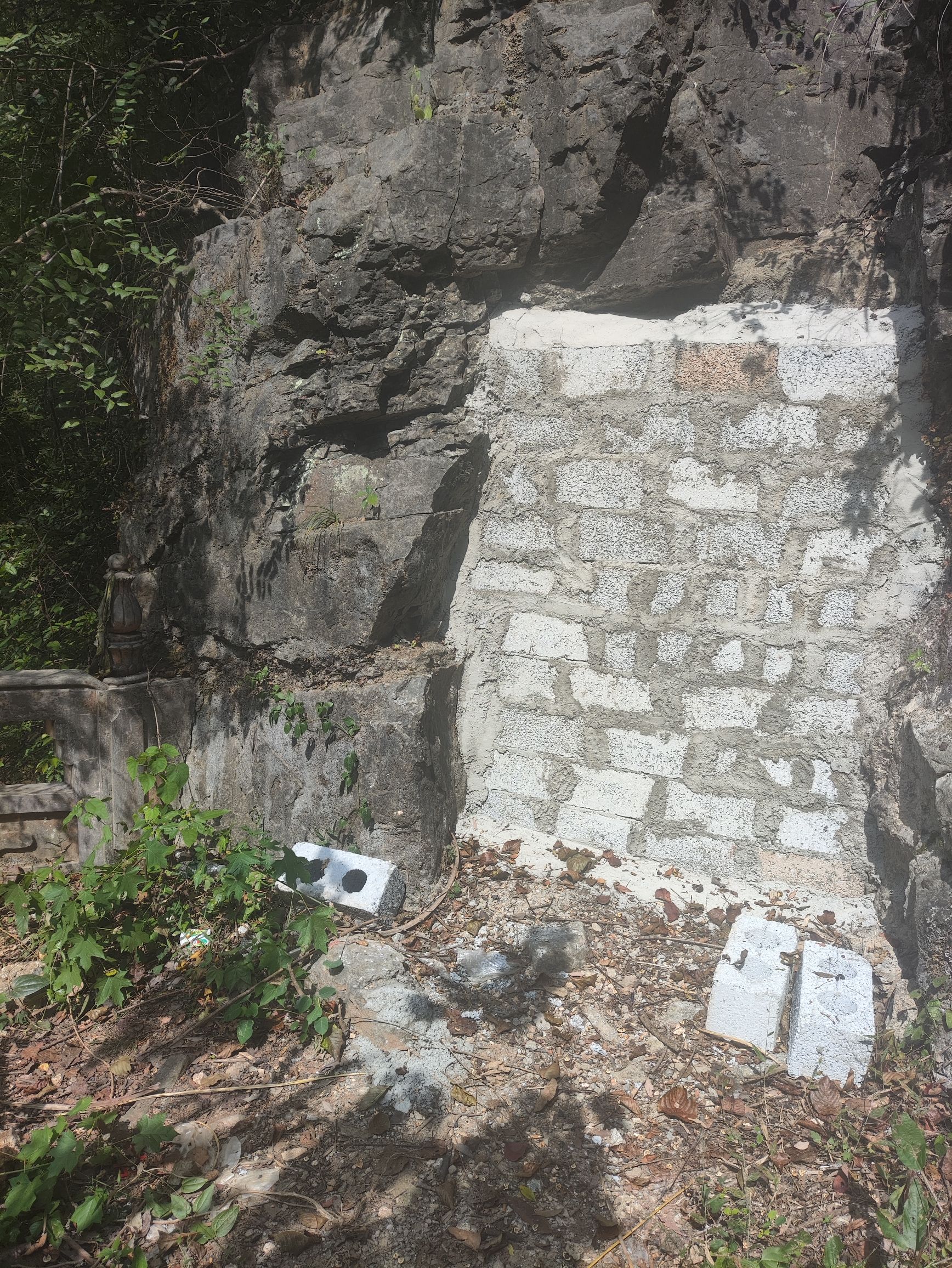 碧水岩