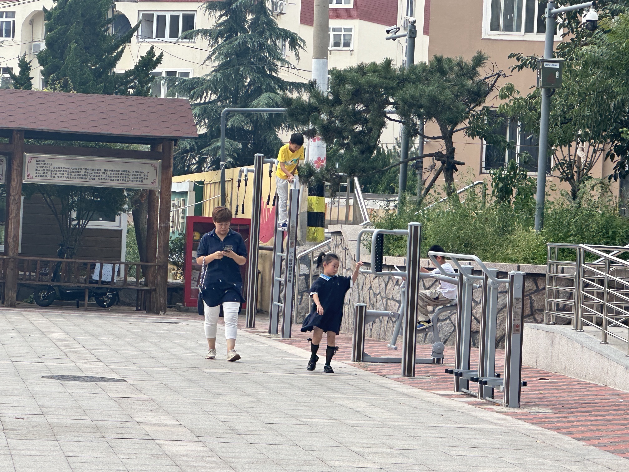 洪山坡红石榴广场